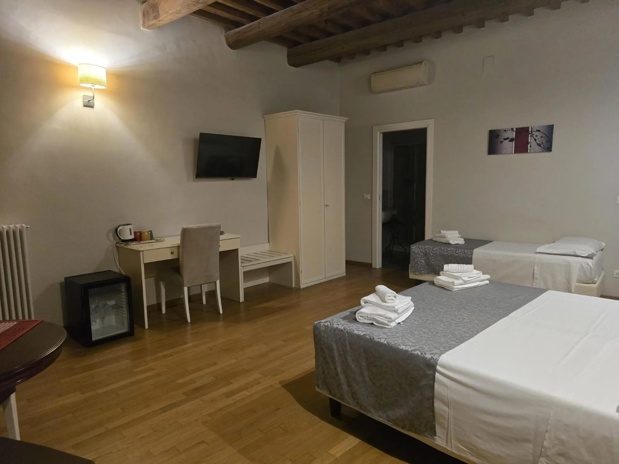 Bed in Honey Rooms Ferrara