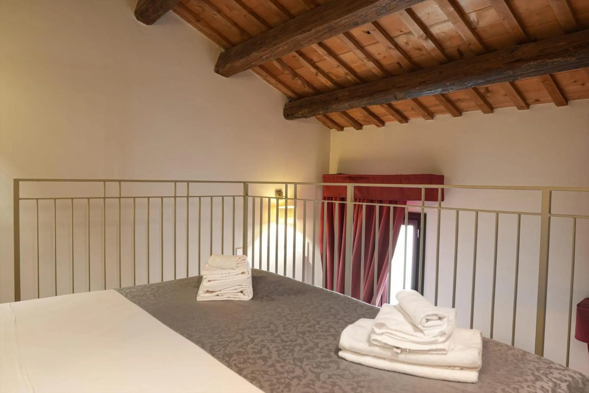 Bed in Honey Rooms Ferrara