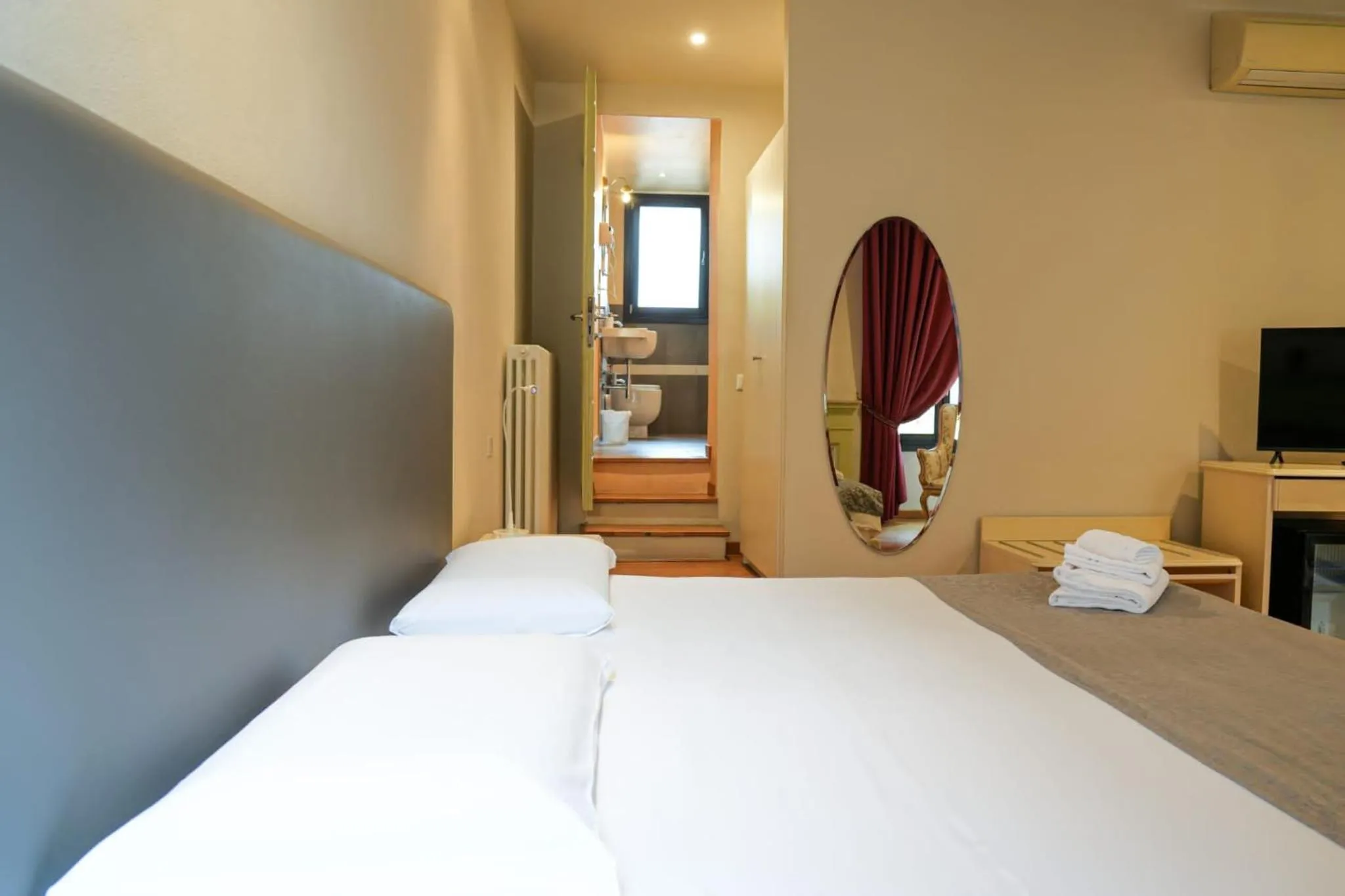 Bed in Honey Rooms Ferrara