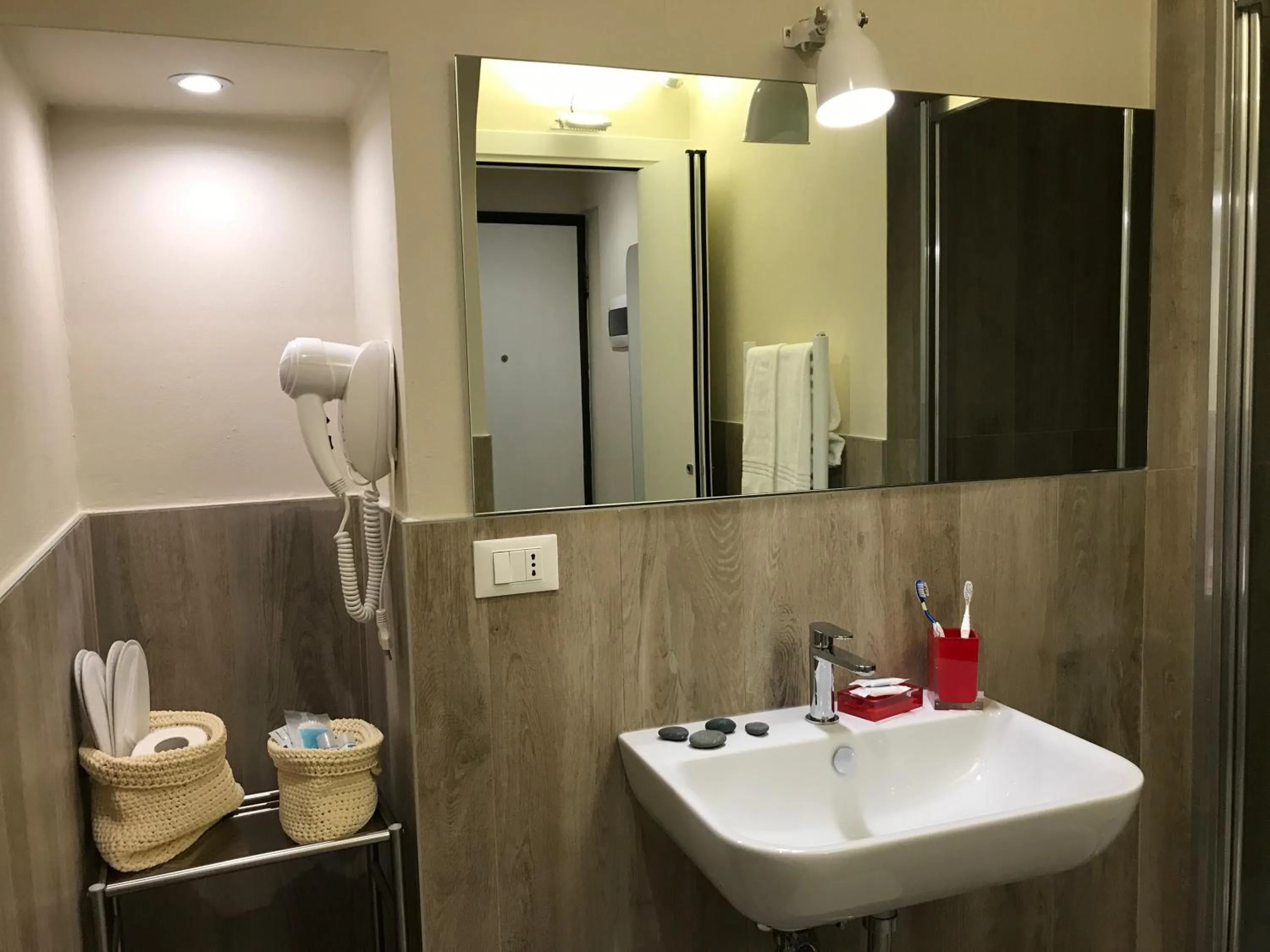 Bathroom in Honey Rooms Ferrara