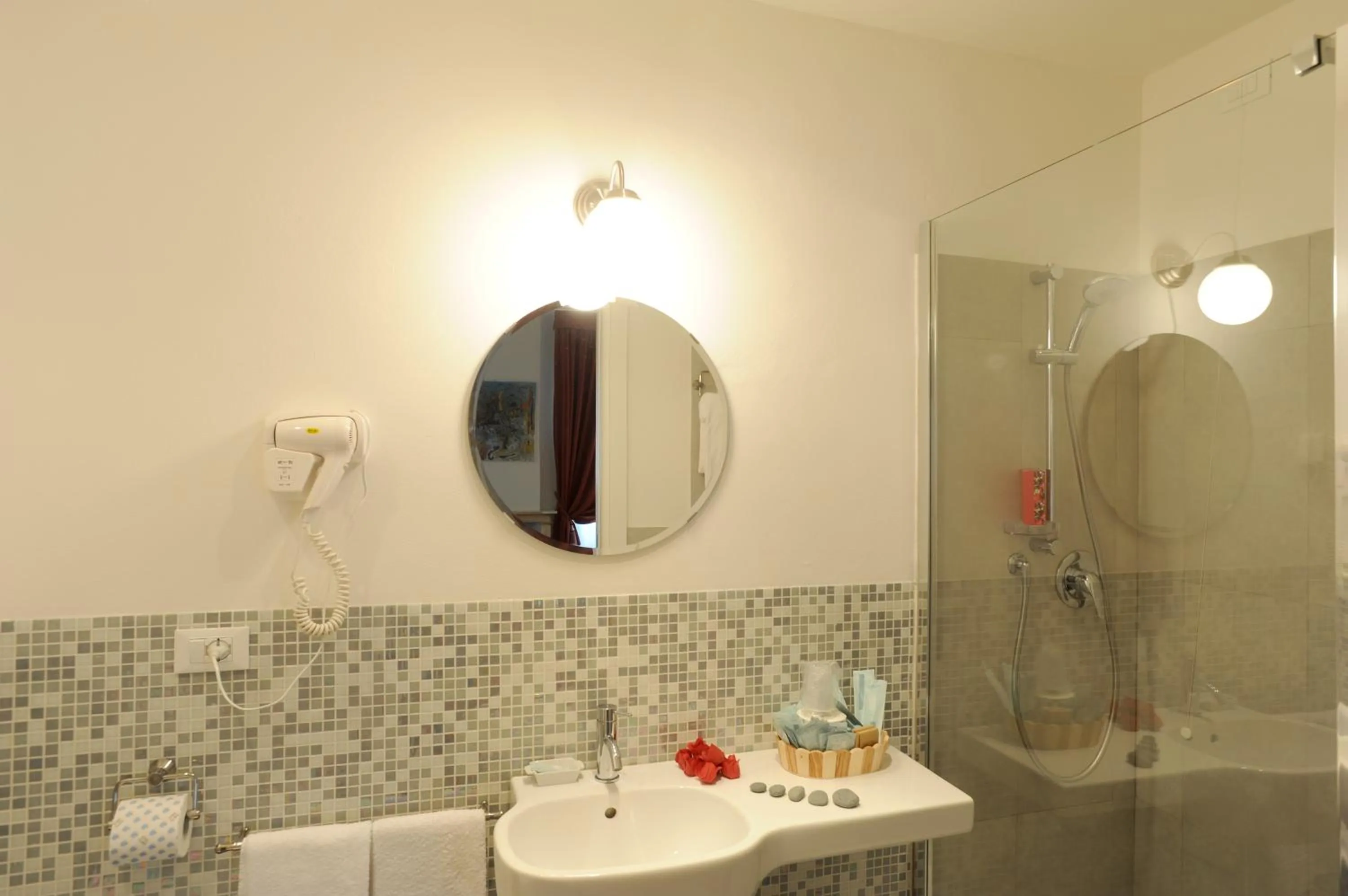 Bathroom in Honey Rooms Ferrara