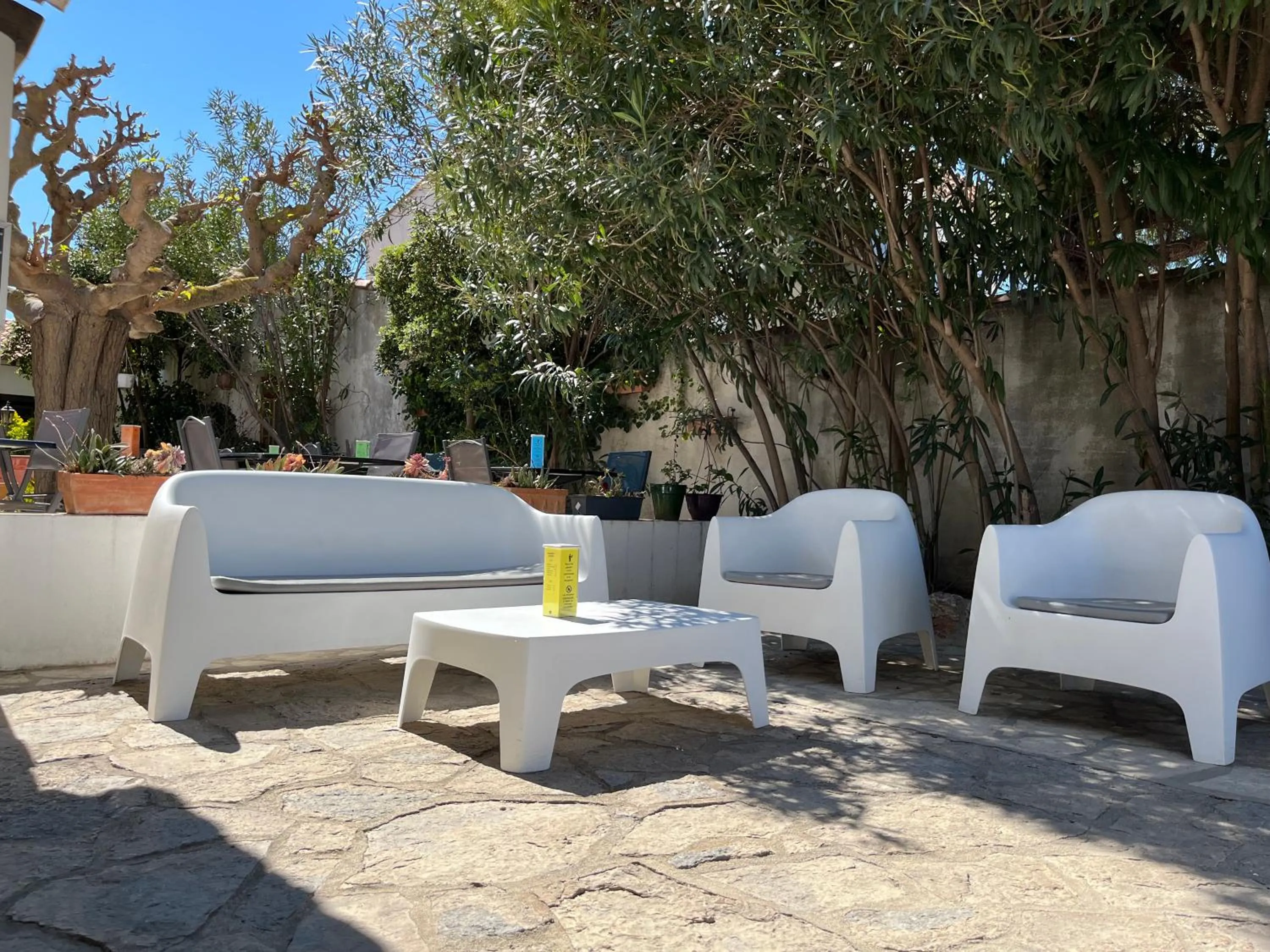 Patio in Hôtel Le Mirage