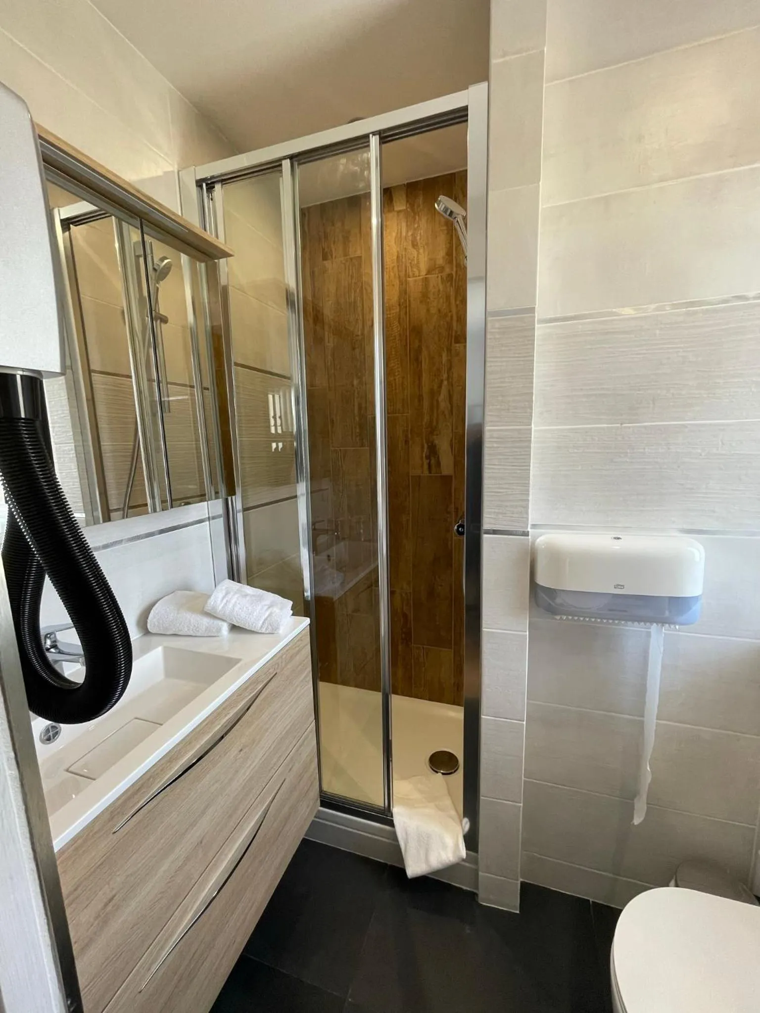 Bathroom in Hôtel Le Mirage