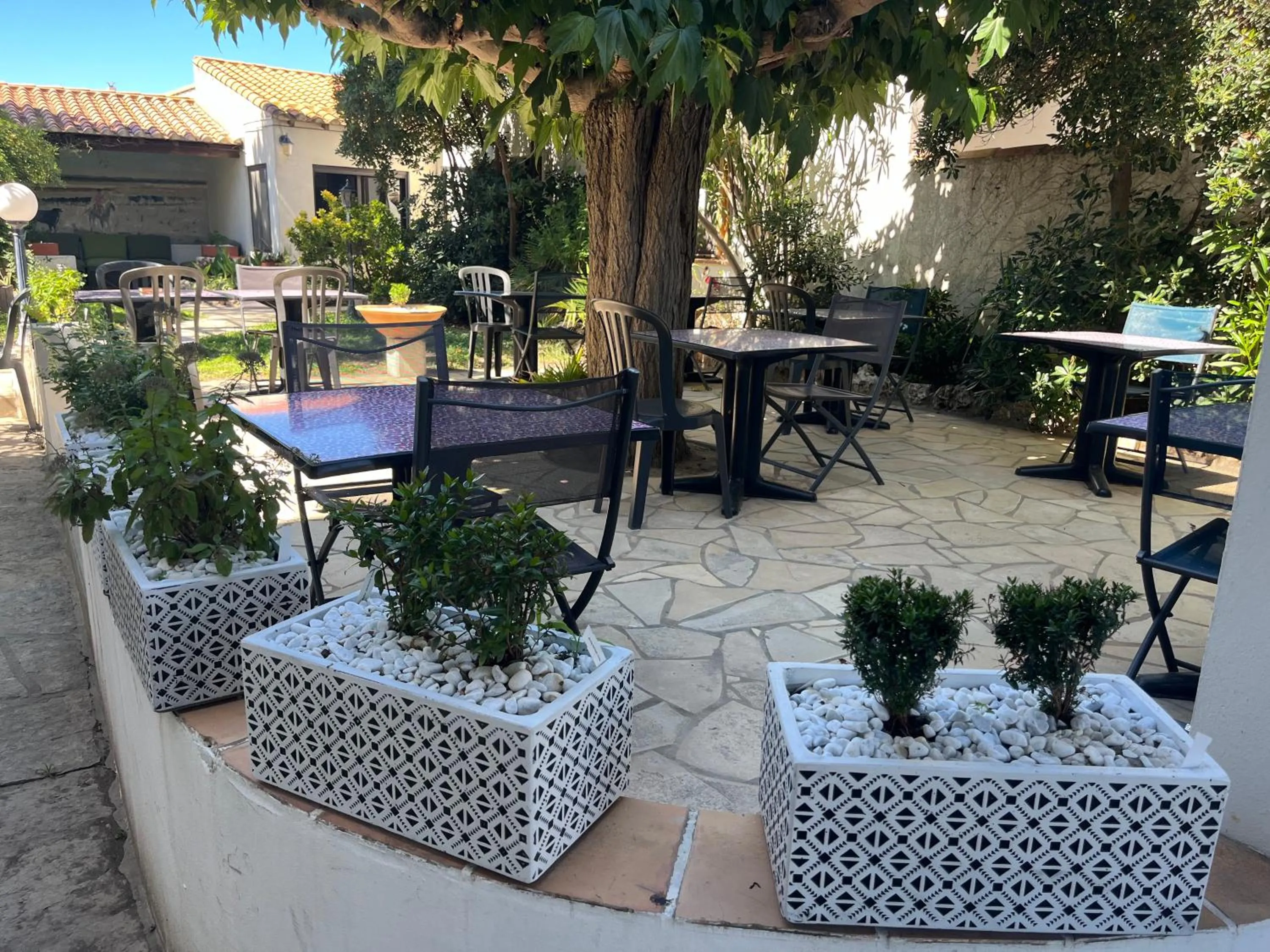 Property building in Hôtel Le Mirage