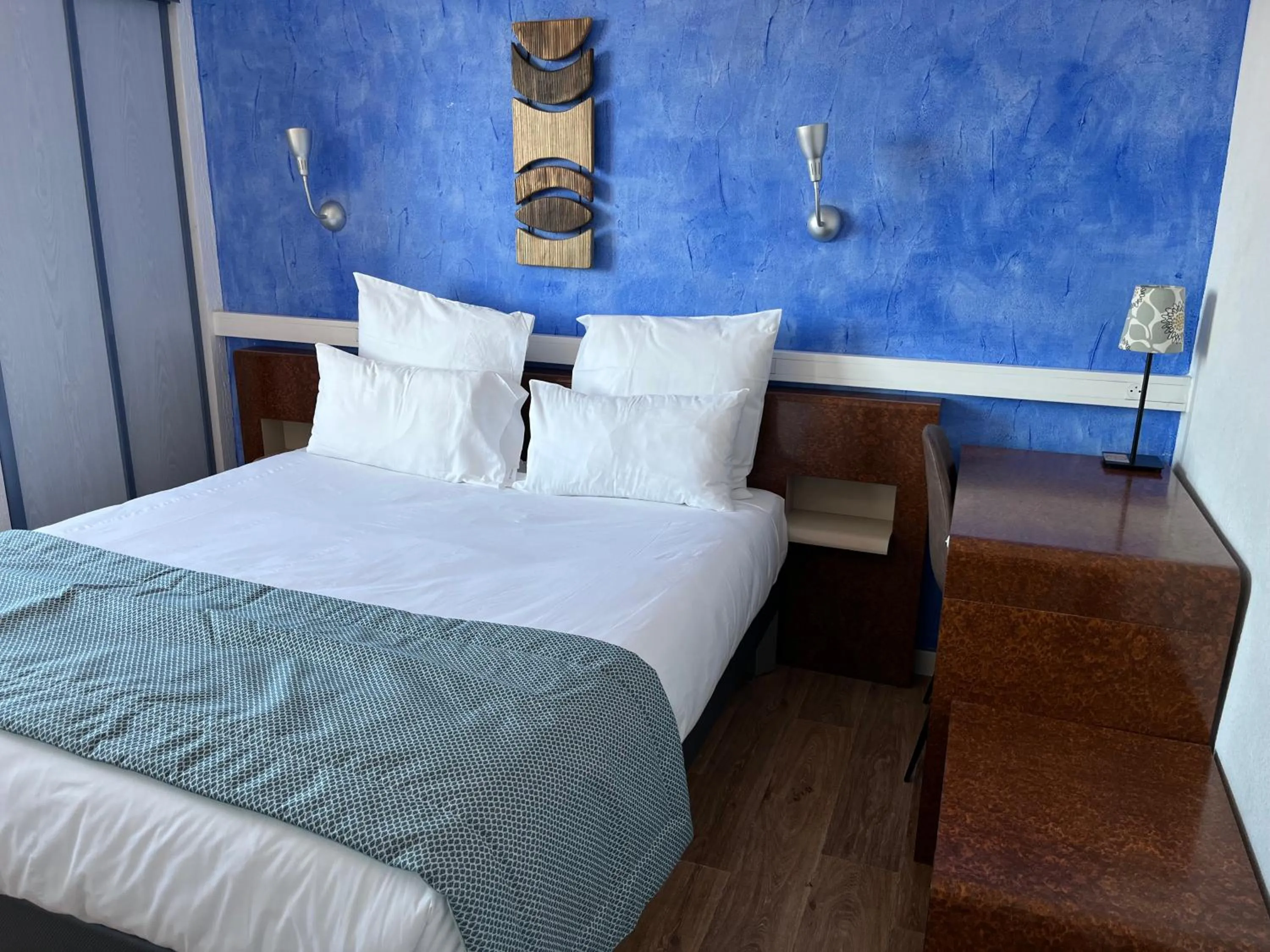 Bedroom, Bed in Hôtel Le Mirage