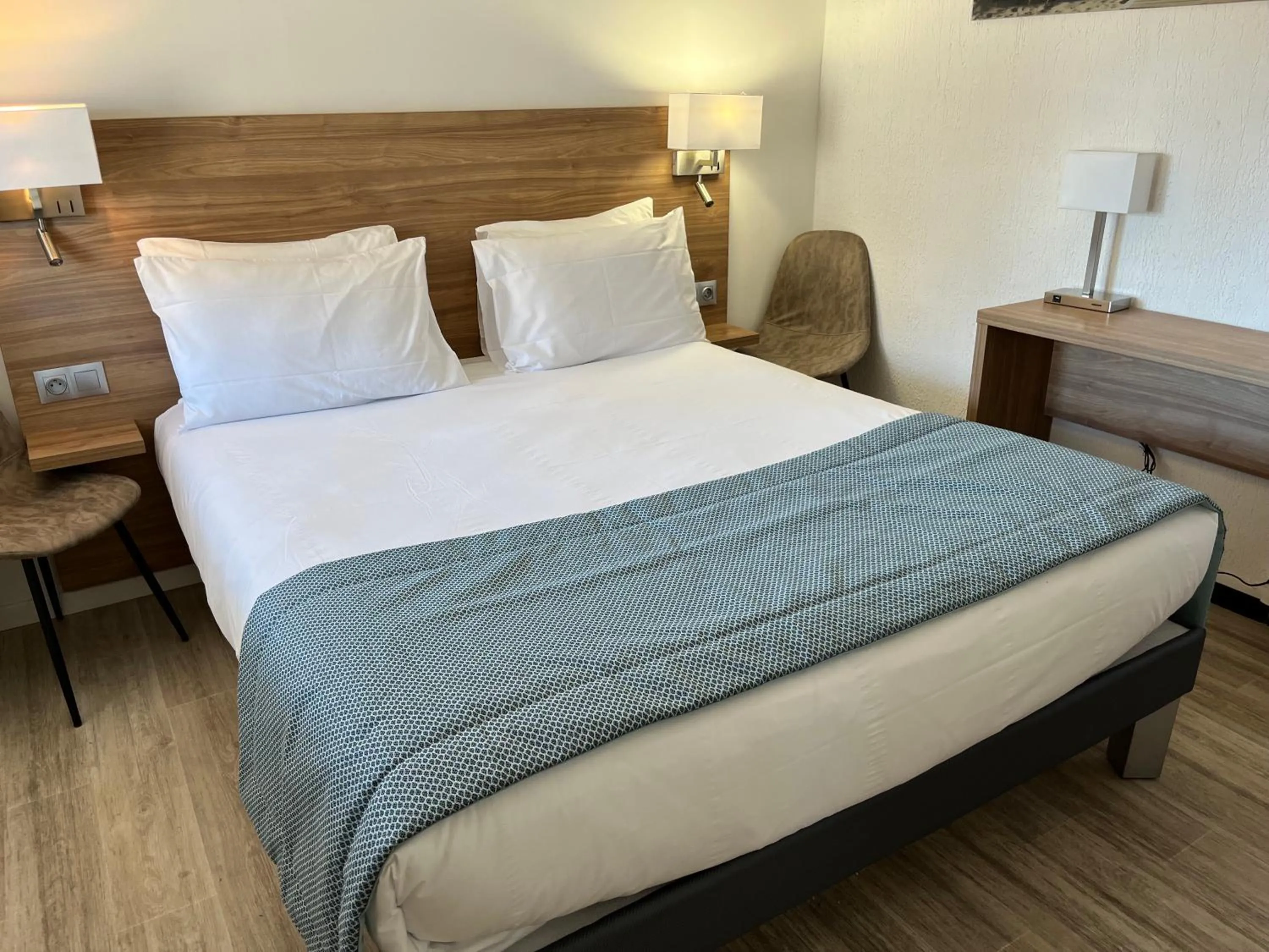 Bedroom, Bed in Hôtel Le Mirage