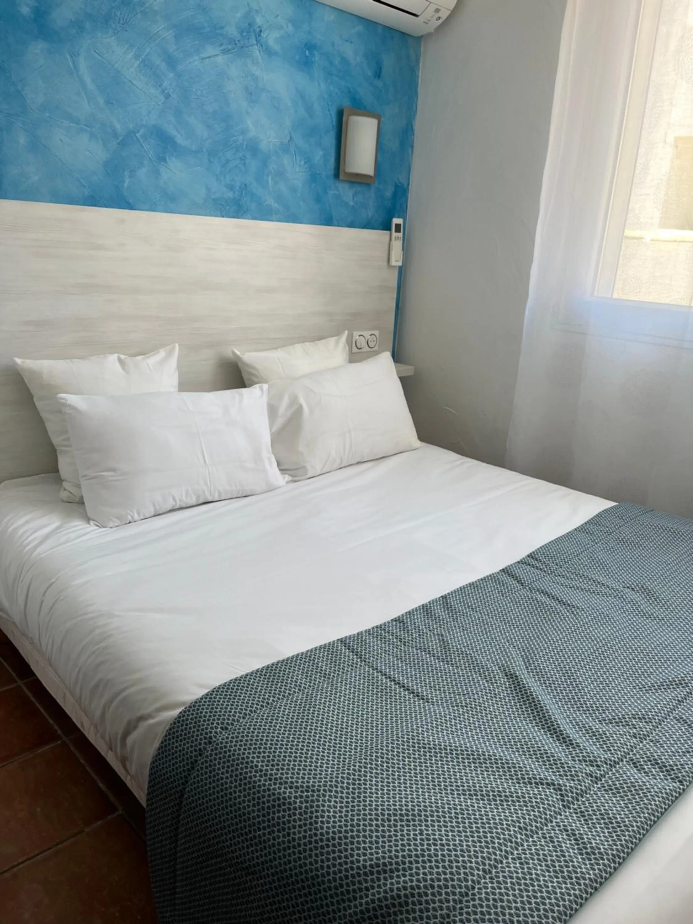 Bedroom, Bed in Hôtel Le Mirage