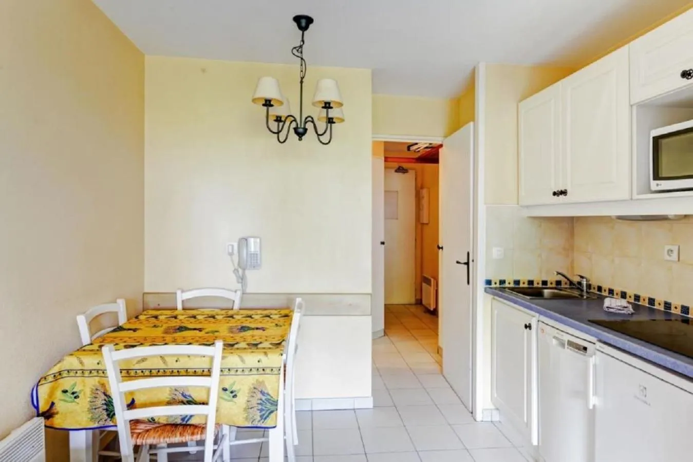 Kitchen or kitchenette in Residence La Pinede - maeva Home