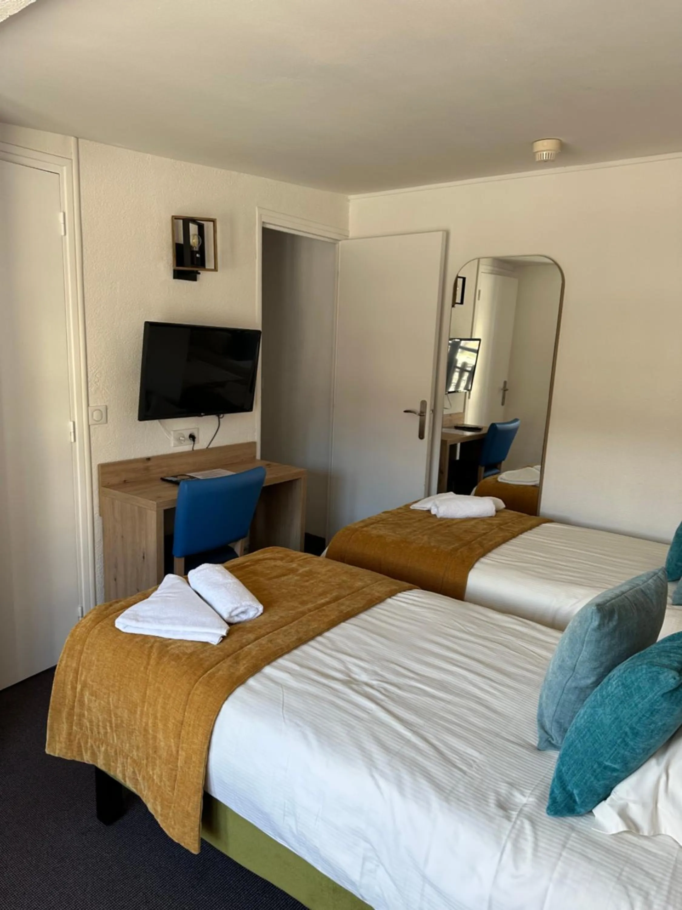 Bed in Hôtel Le Blainon