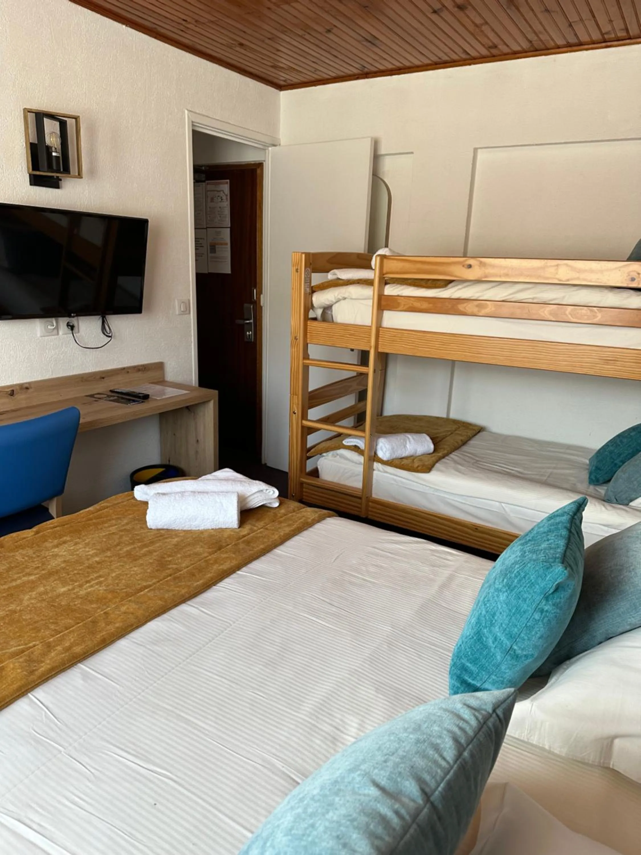 Bed in Hôtel Le Blainon