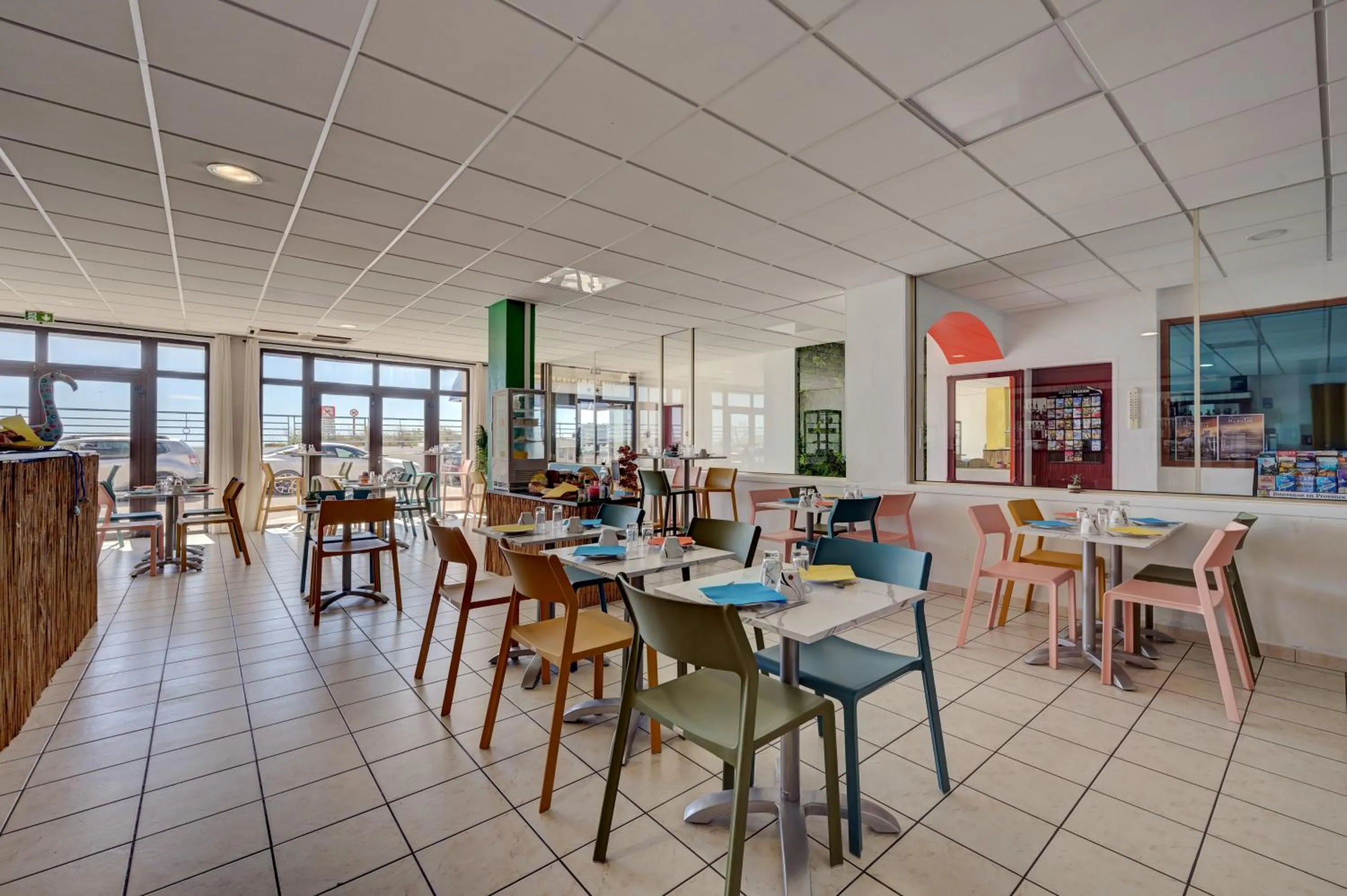 Restaurant/places to eat in Hotel Camille