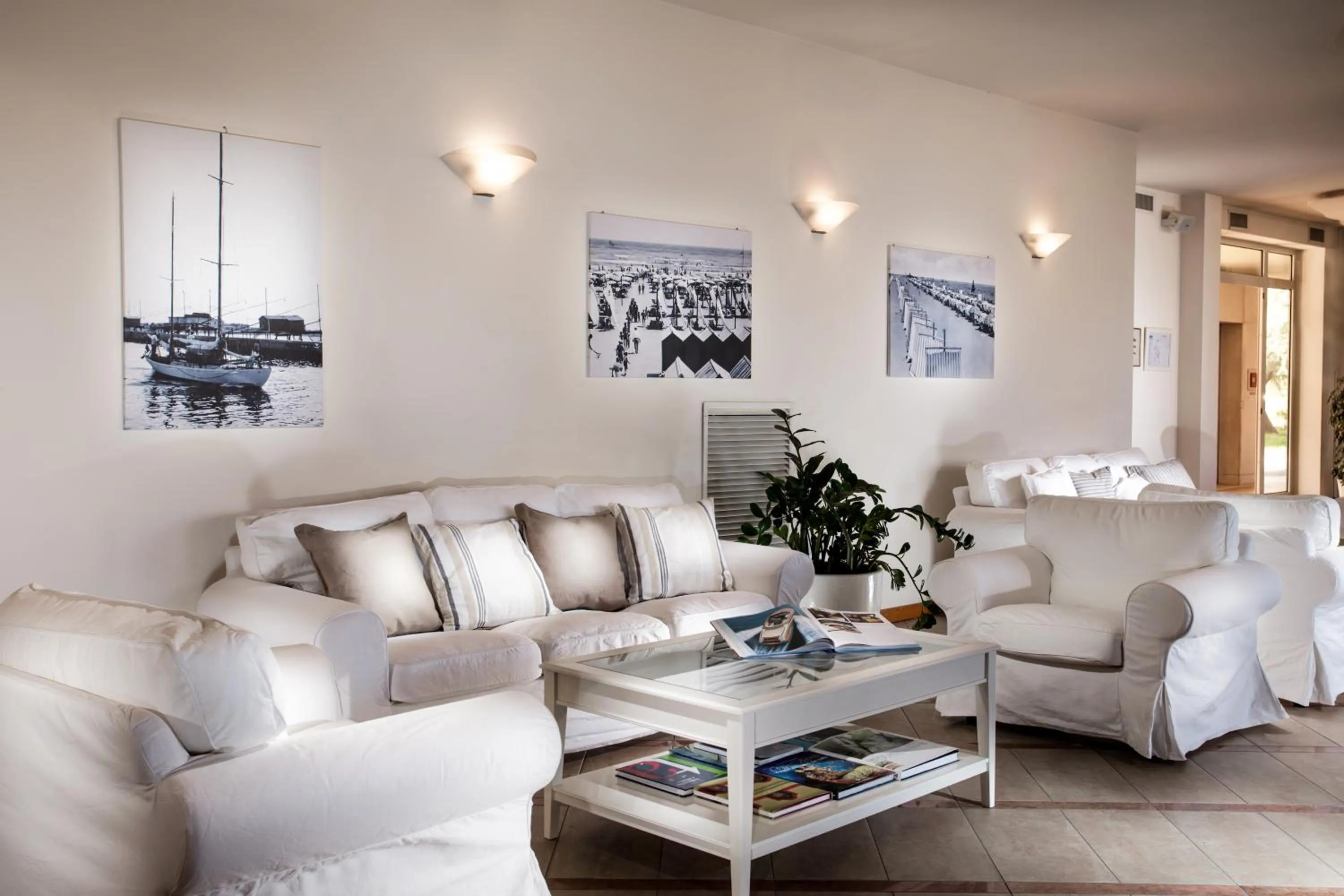 Library in Hotel Valverde & Residenza