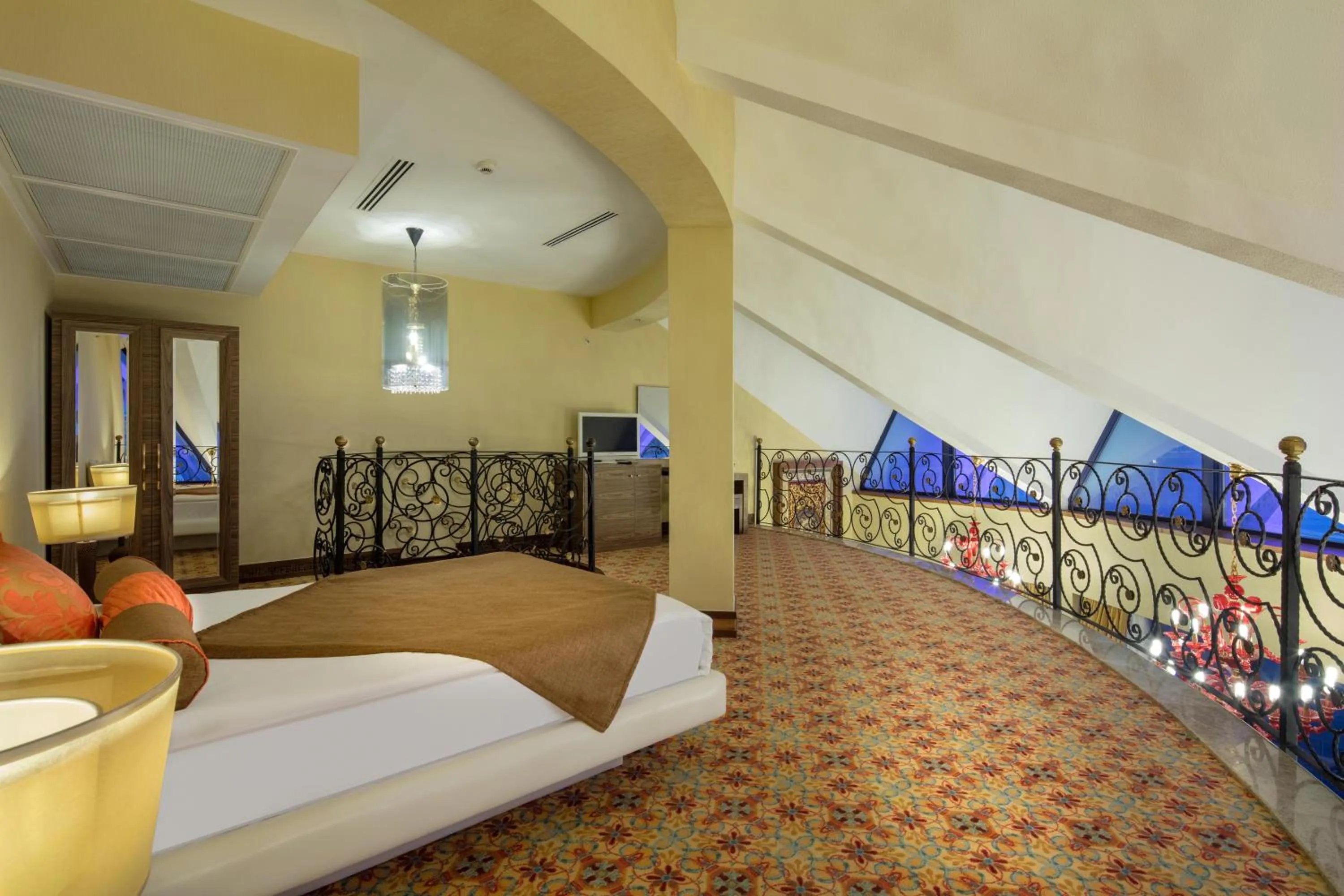 Photo of the whole room, Bed in Granada Luxury Okurcalar