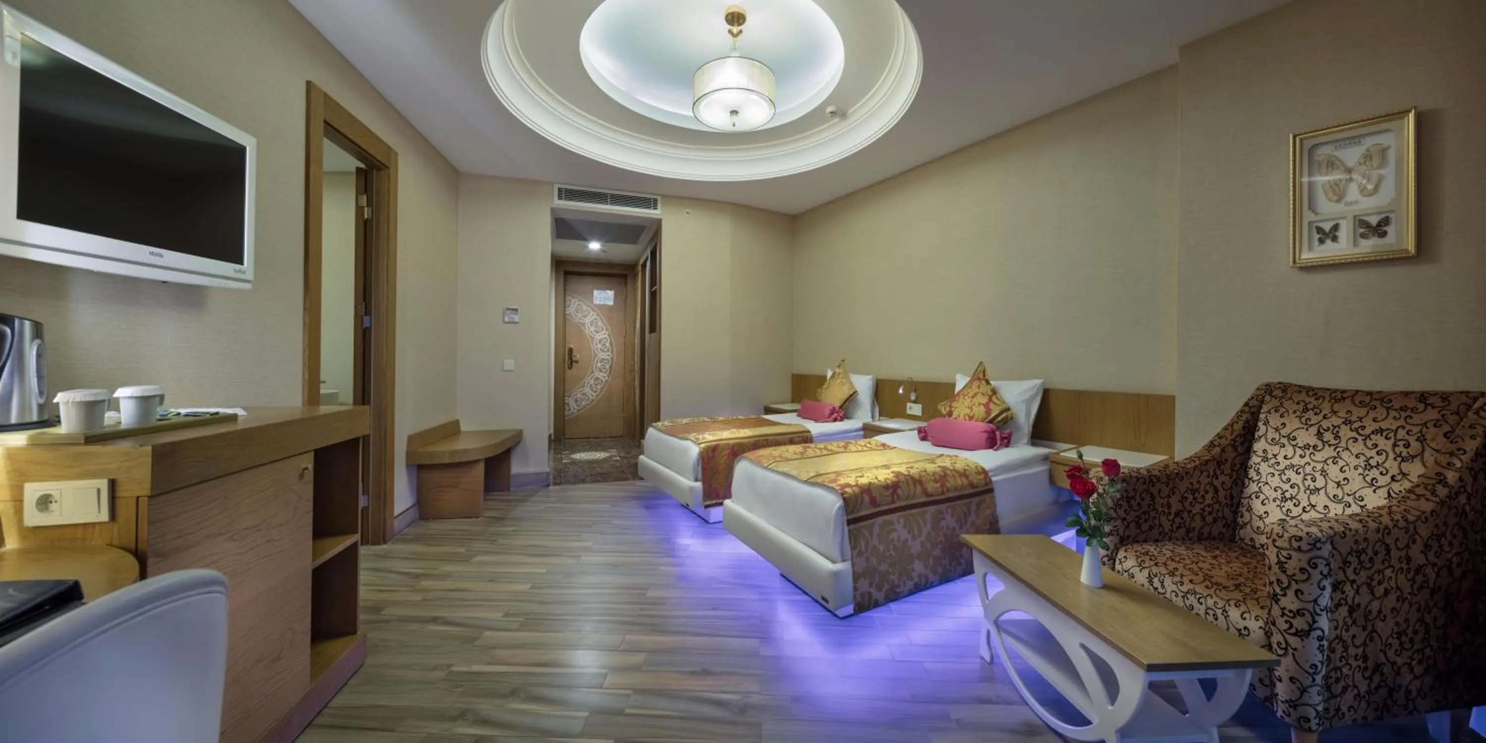 Photo of the whole room, Bed in Granada Luxury Okurcalar