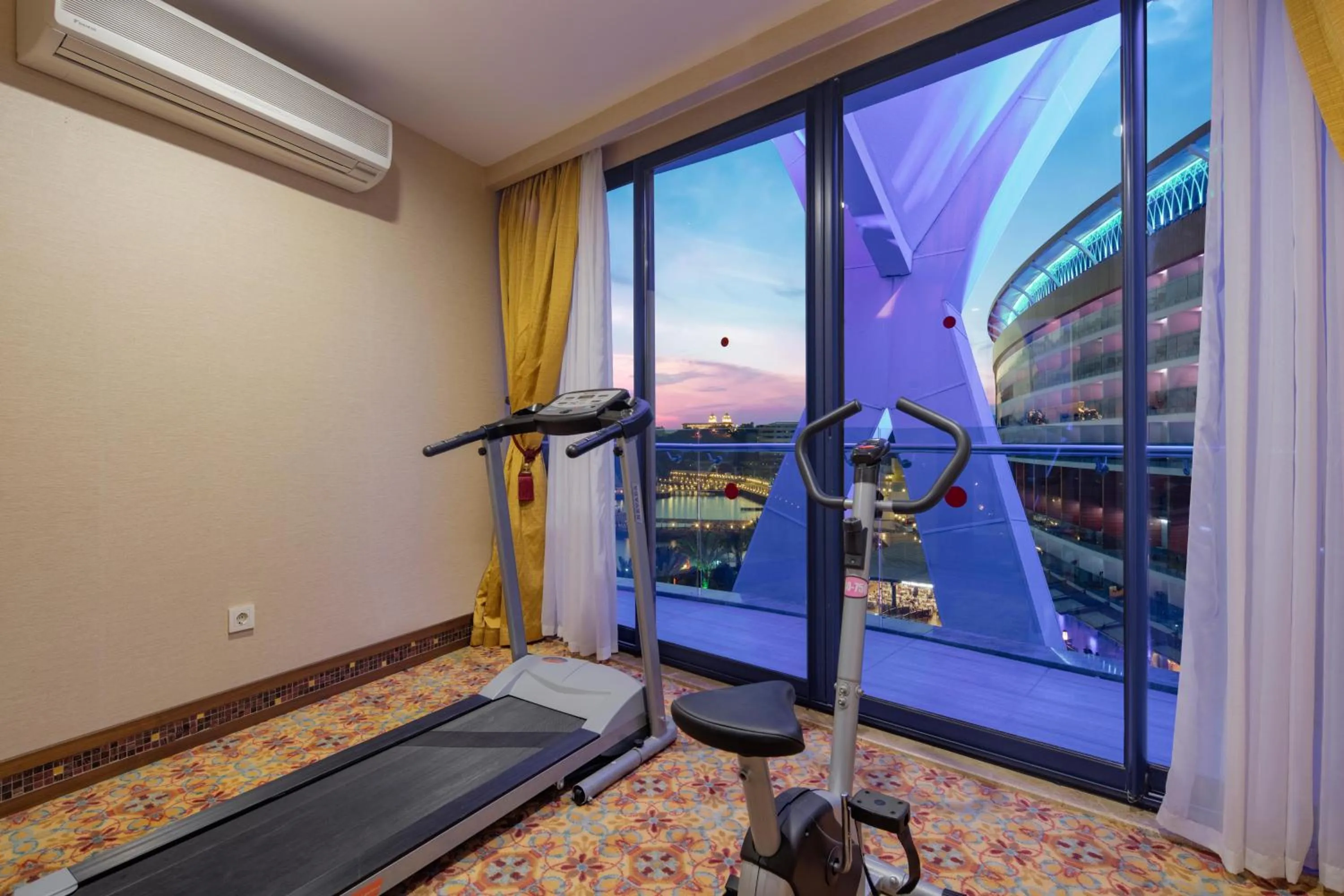 Photo of the whole room in Granada Luxury Okurcalar