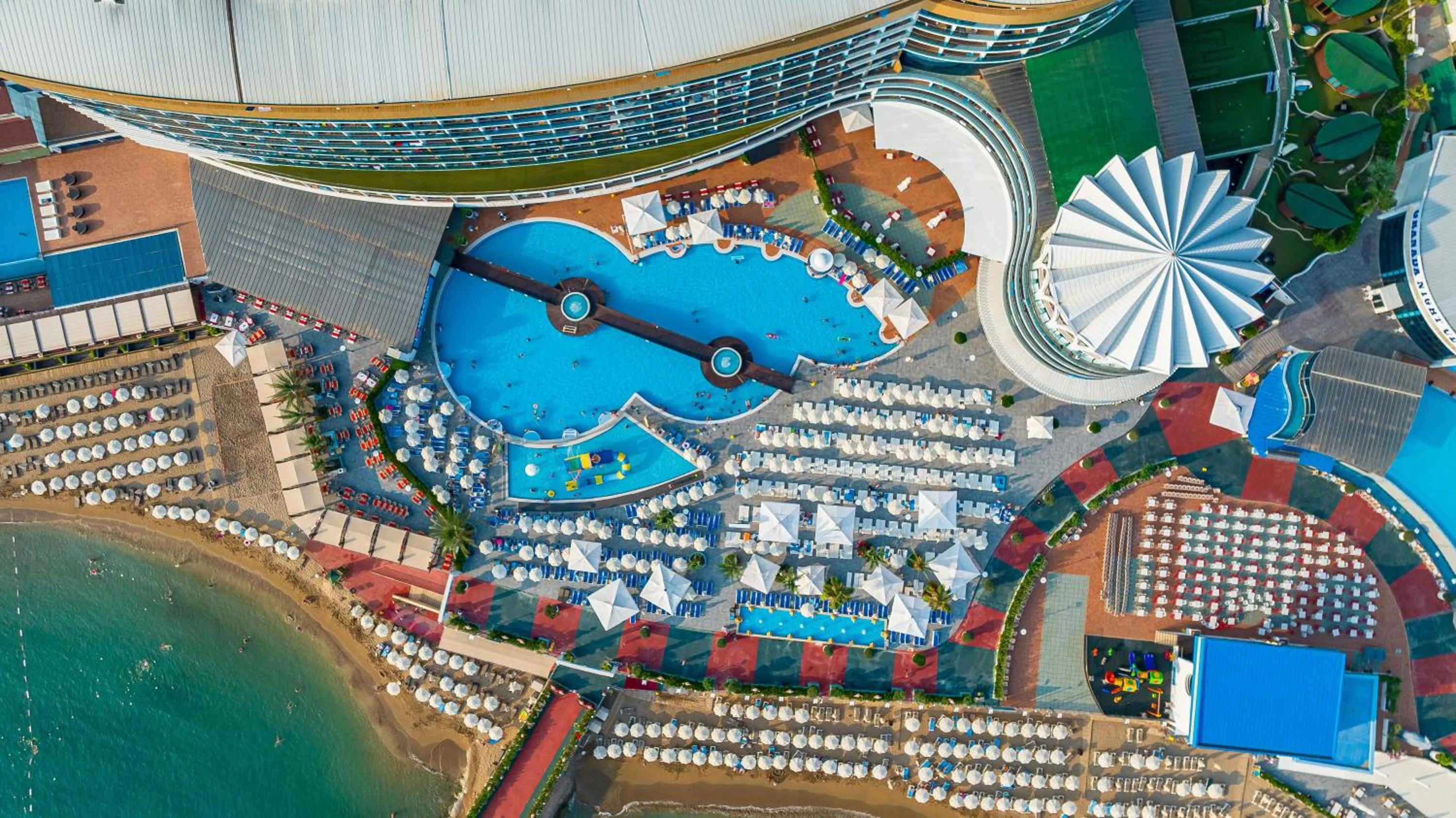 Area and facilities in Granada Luxury Okurcalar