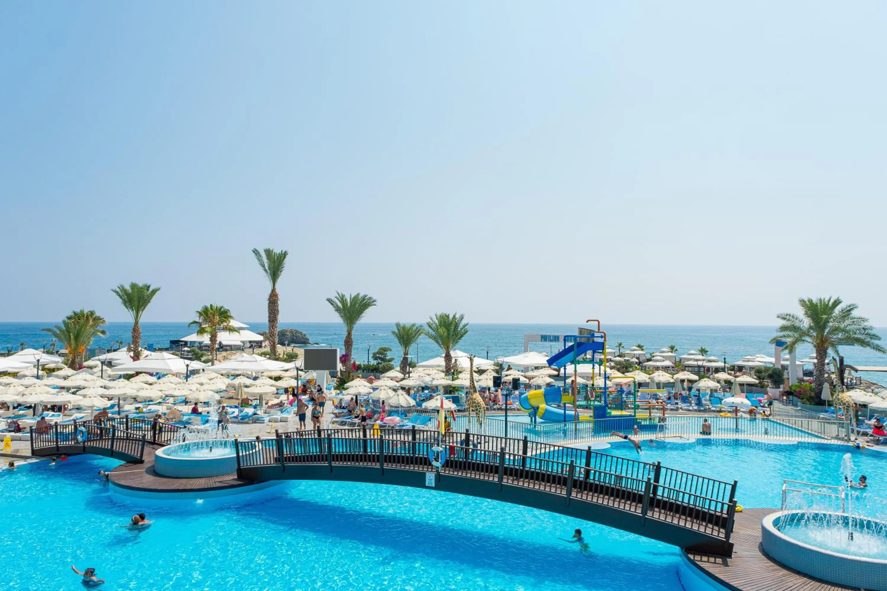 Swimming pool in Granada Luxury Okurcalar