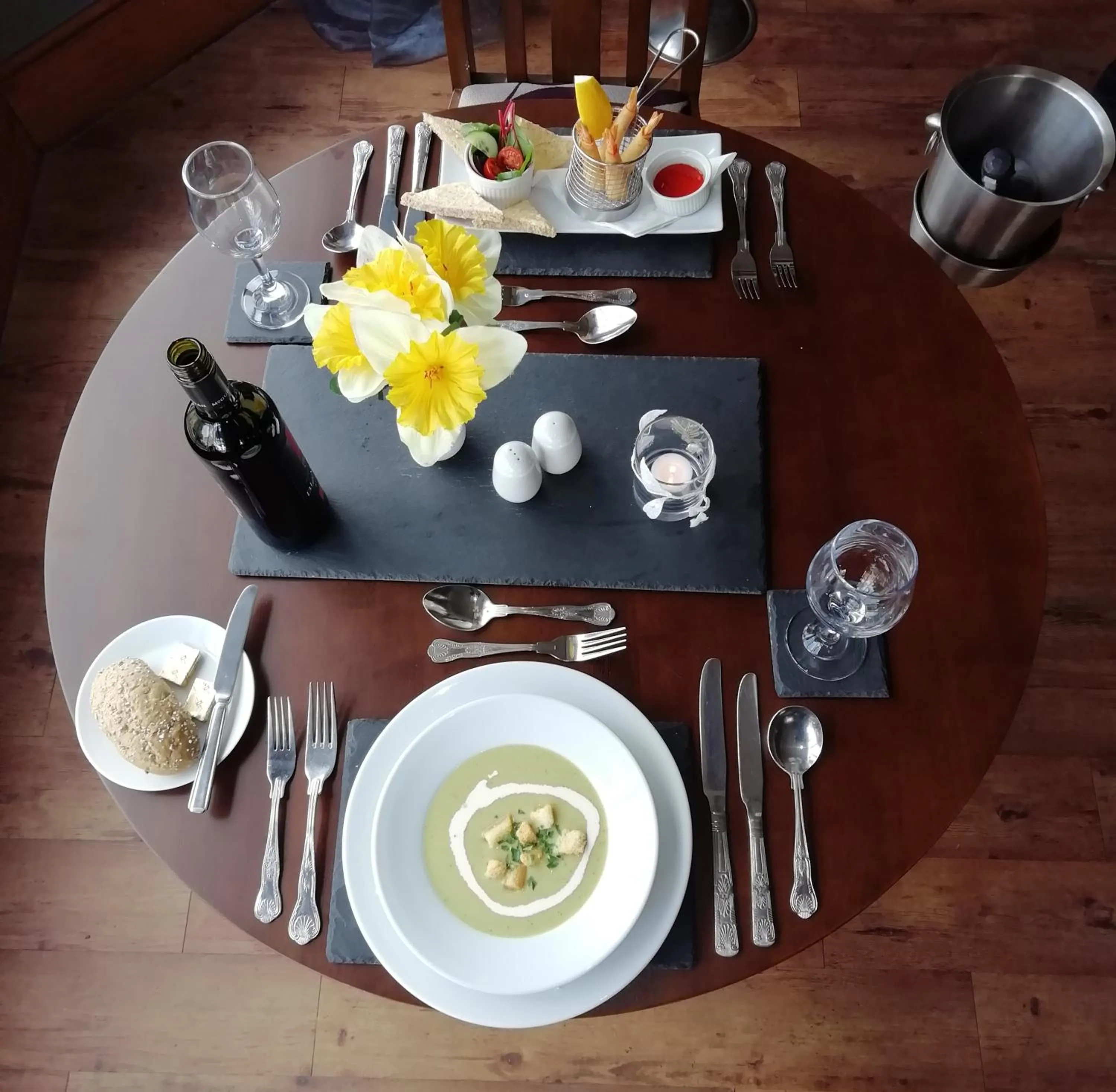 Food and drinks in The Hand Hotel Llangollen by Compass Hospitality