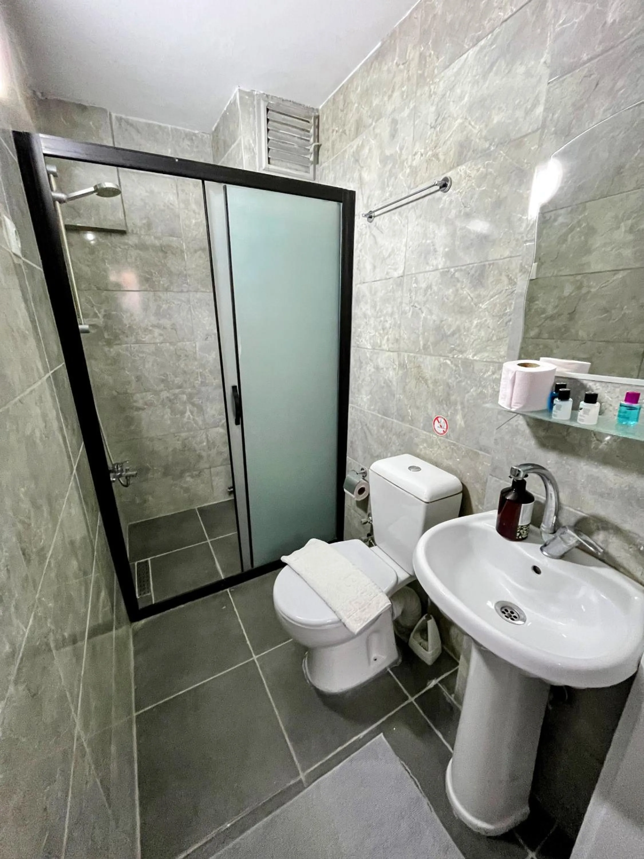 Bathroom in Pembe Hotel