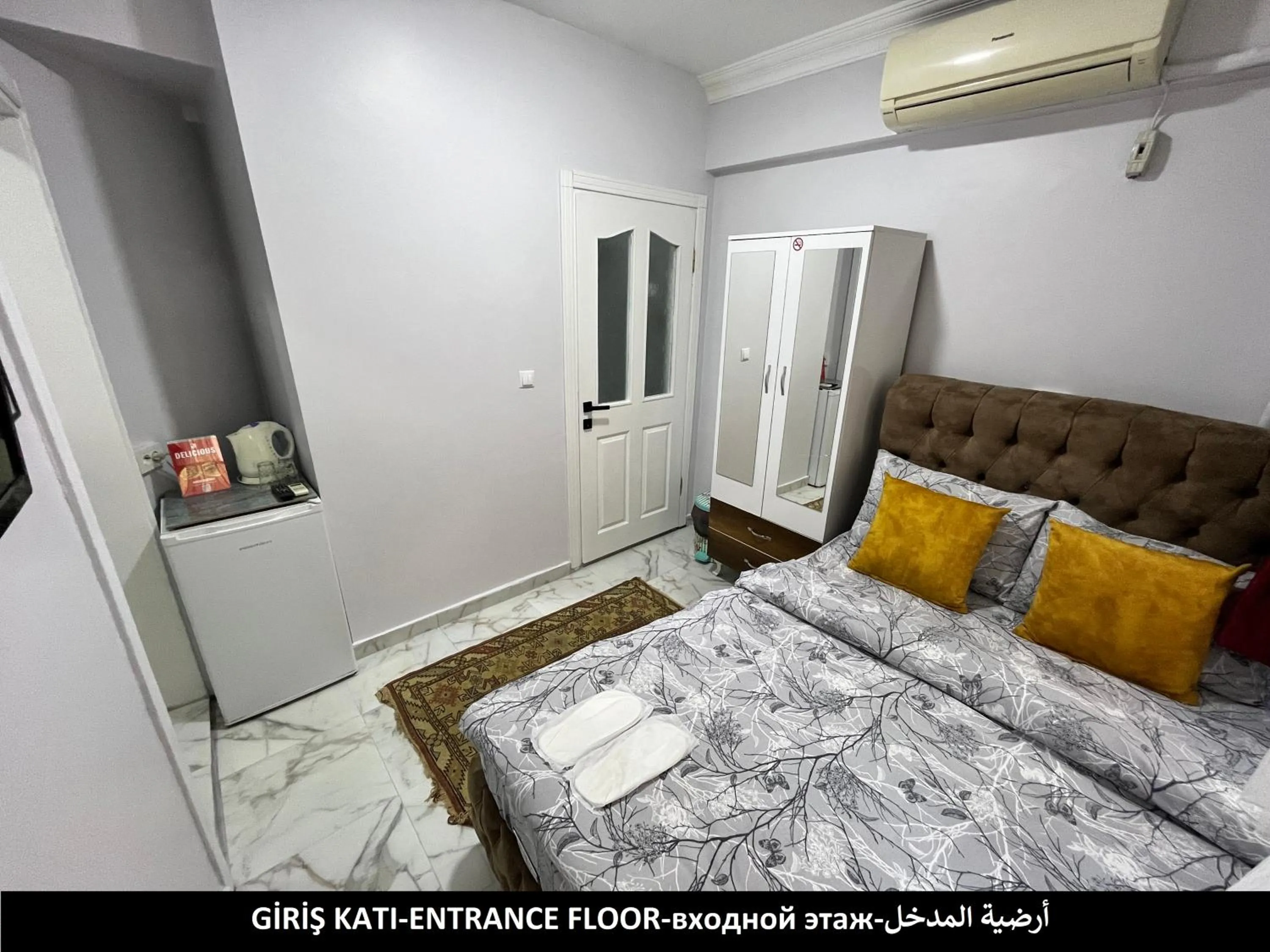 Photo of the whole room, Bed in Pembe Hotel