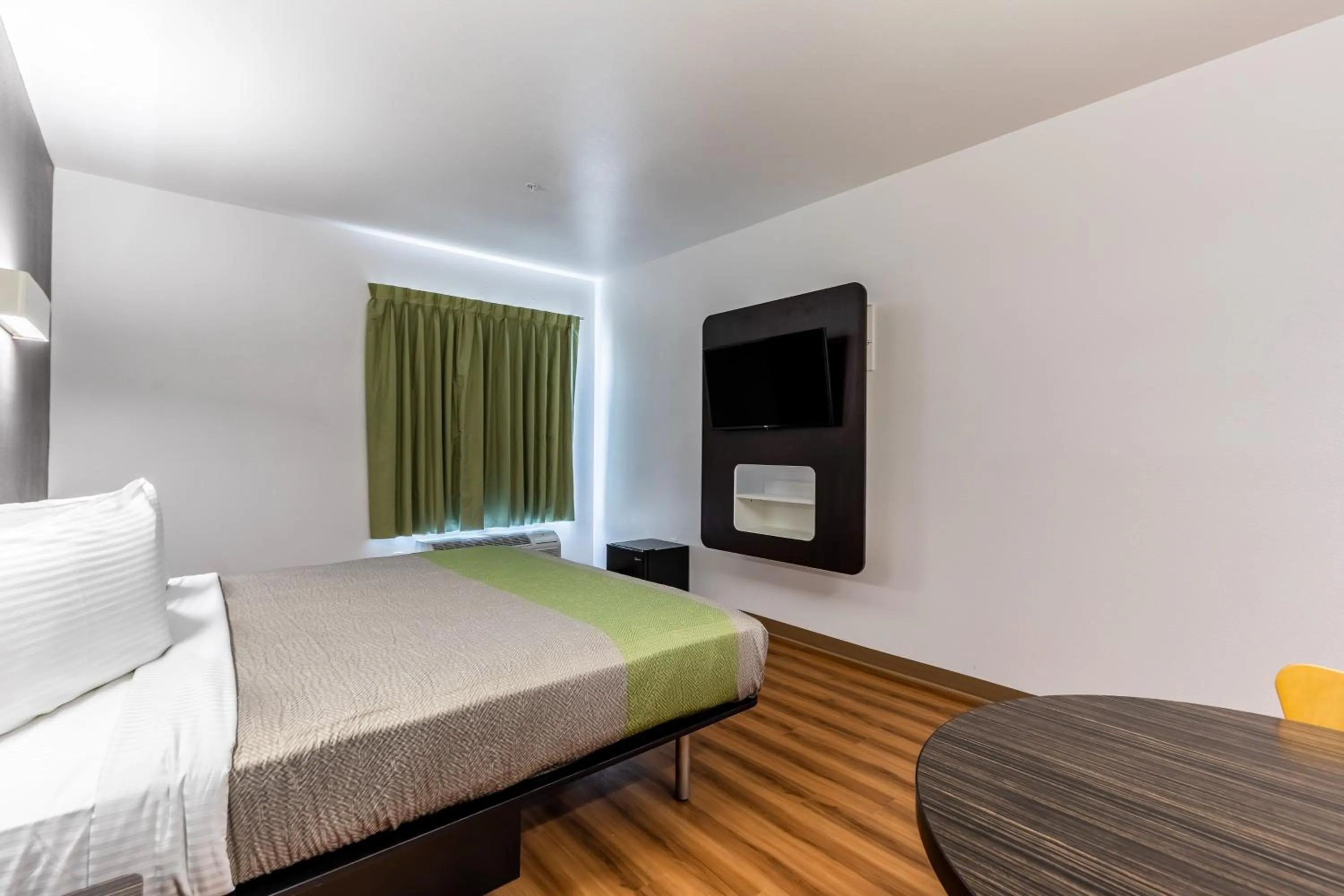 Bedroom, Bed in Motel 6-Las Vegas, NV - Motor Speedway