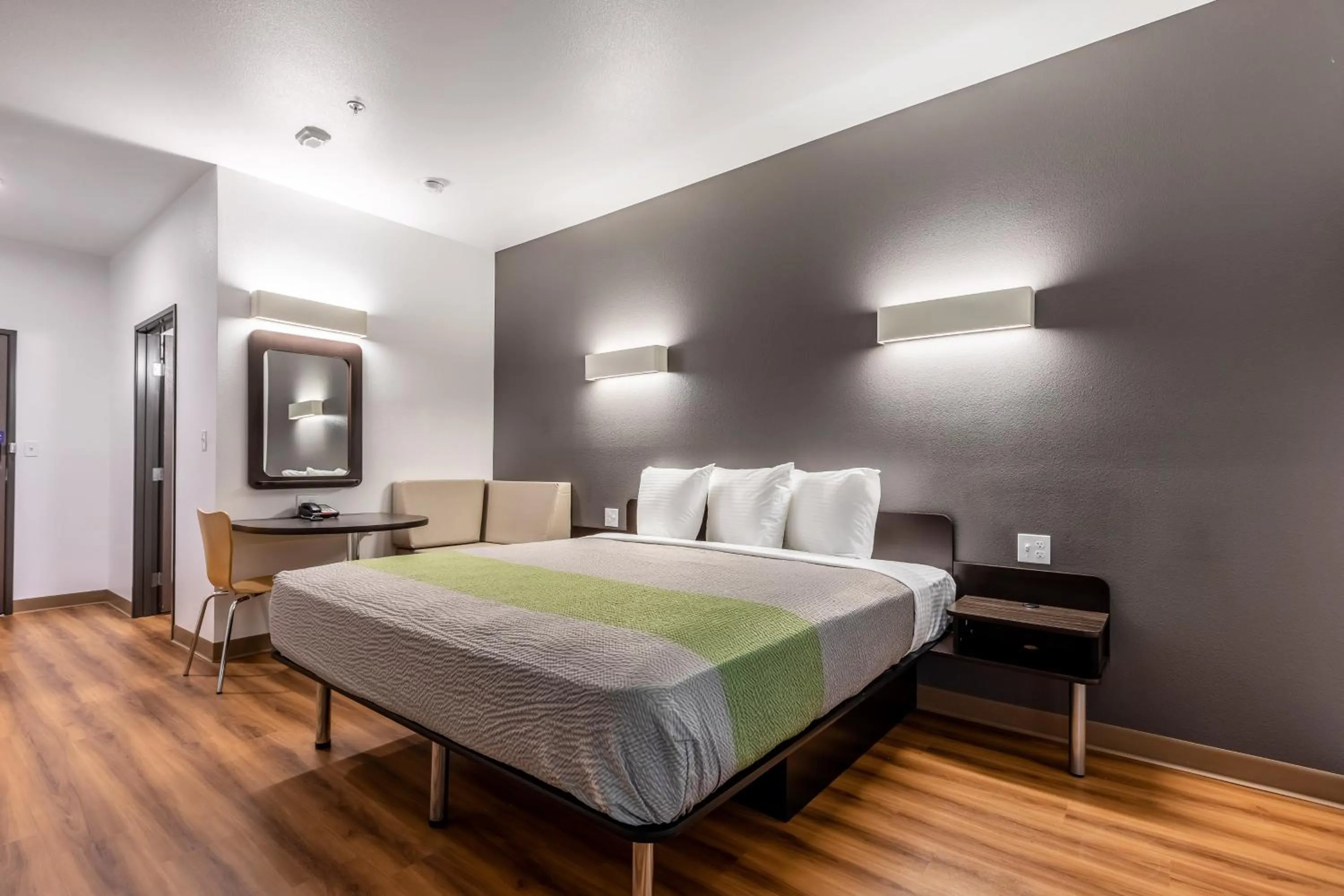 Bedroom, Bed in Motel 6-Las Vegas, NV - Motor Speedway