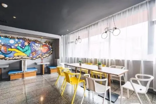 Restaurant/places to eat in Atour Light Hotel Tangshan Exhibition Center