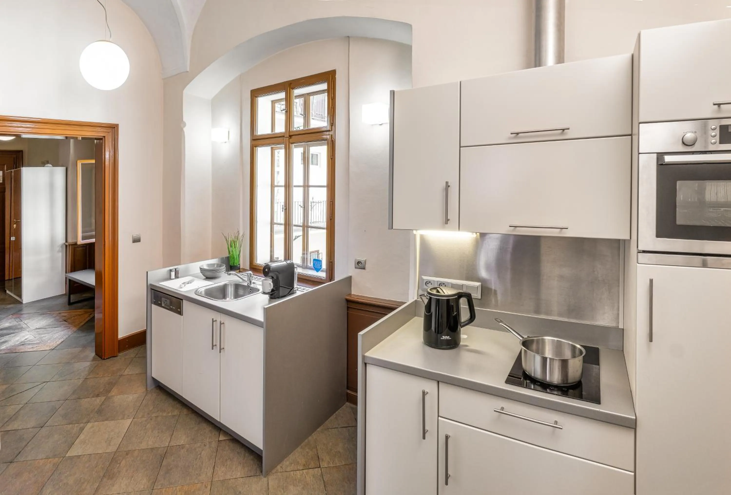 Kitchen or kitchenette in 3 Epoques Apartments by Adrez