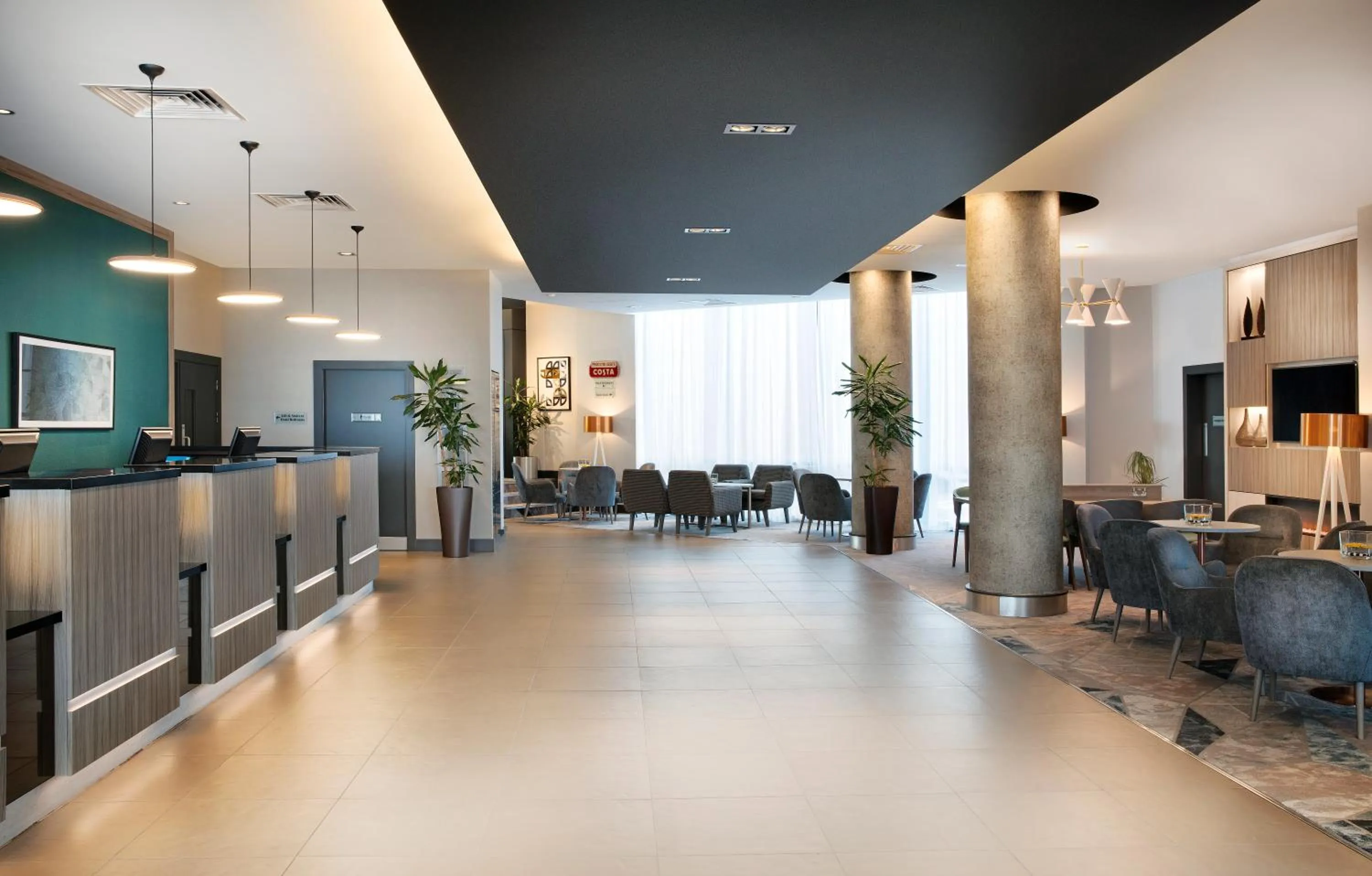 Lobby or reception in Leonardo Hotel London Watford