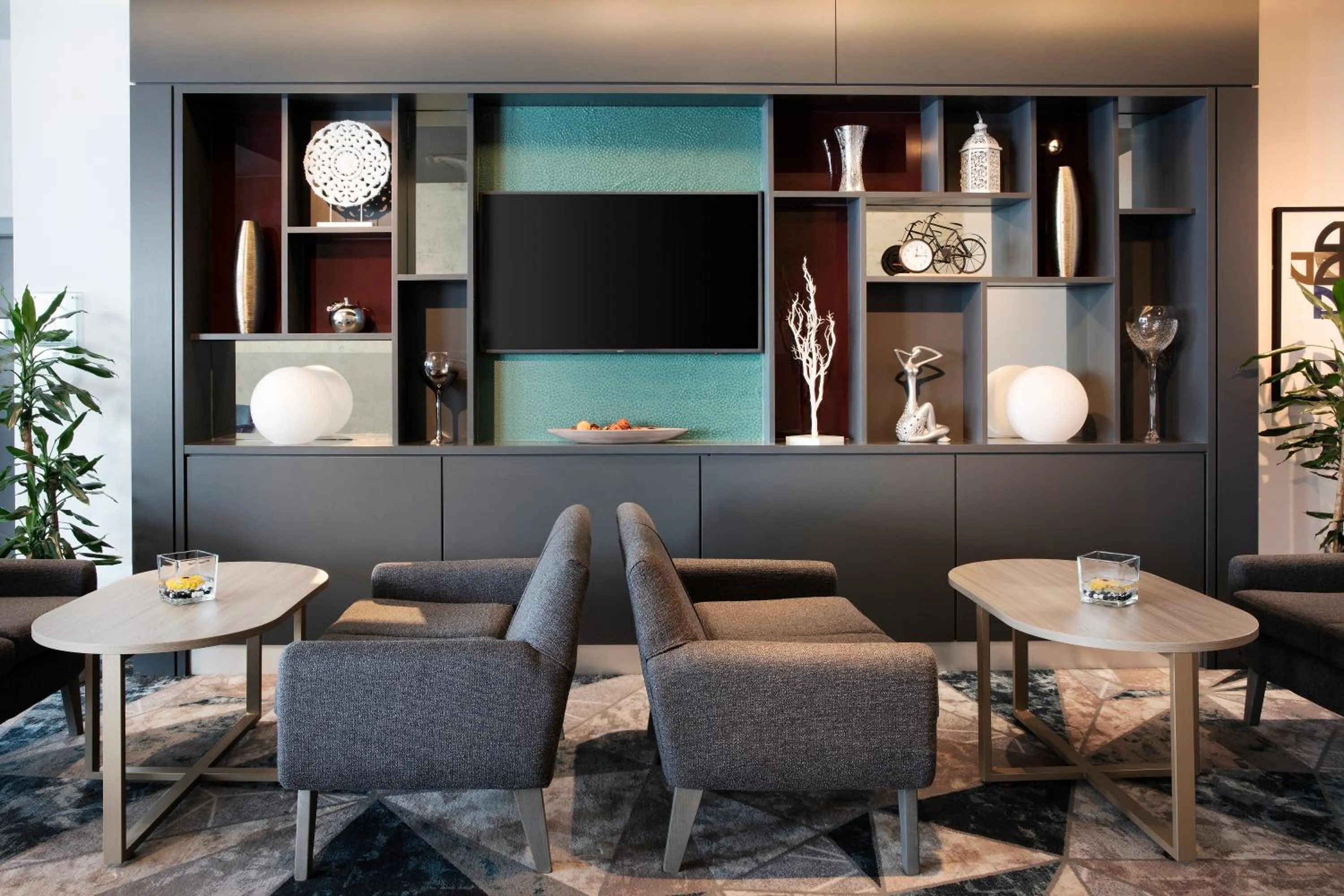 Lobby or reception in Leonardo Hotel London Watford