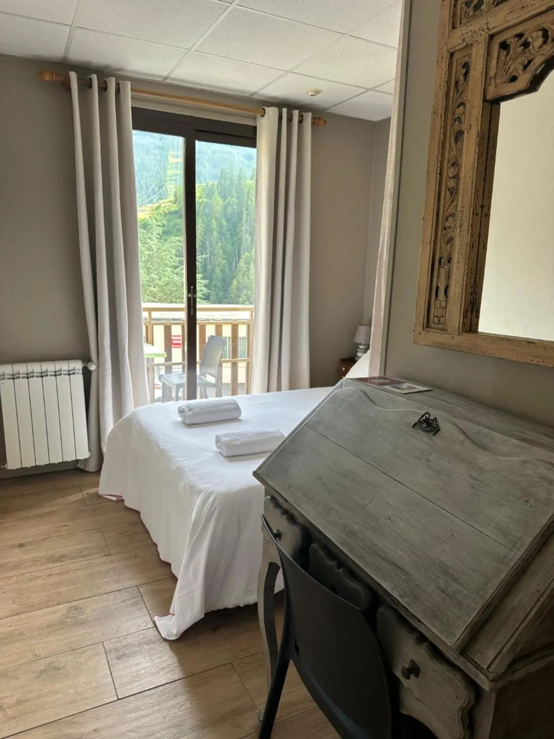 Bed in Hotel Edelweiss