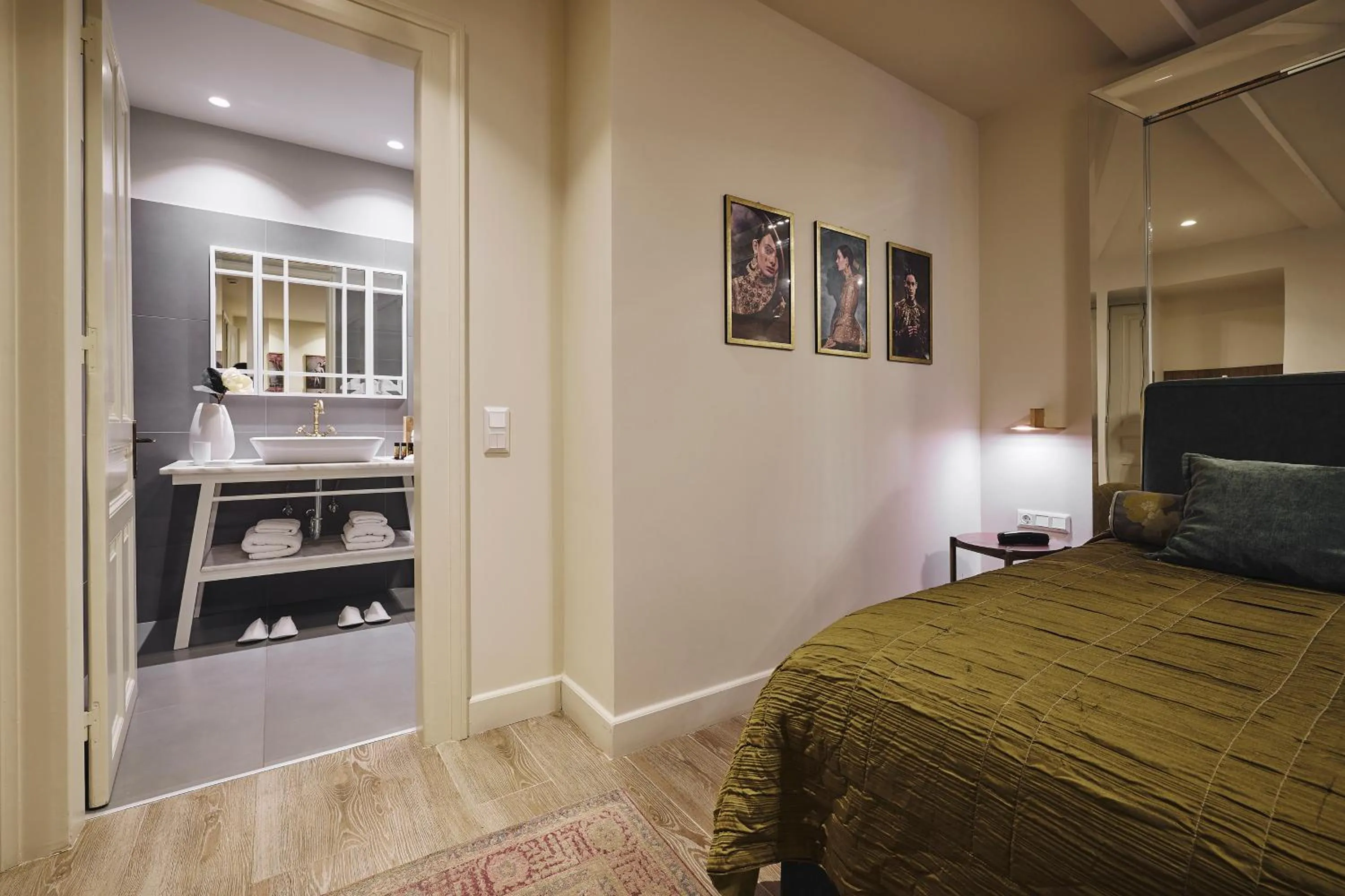 Bathroom, Bed in Bohemian Suites Athens