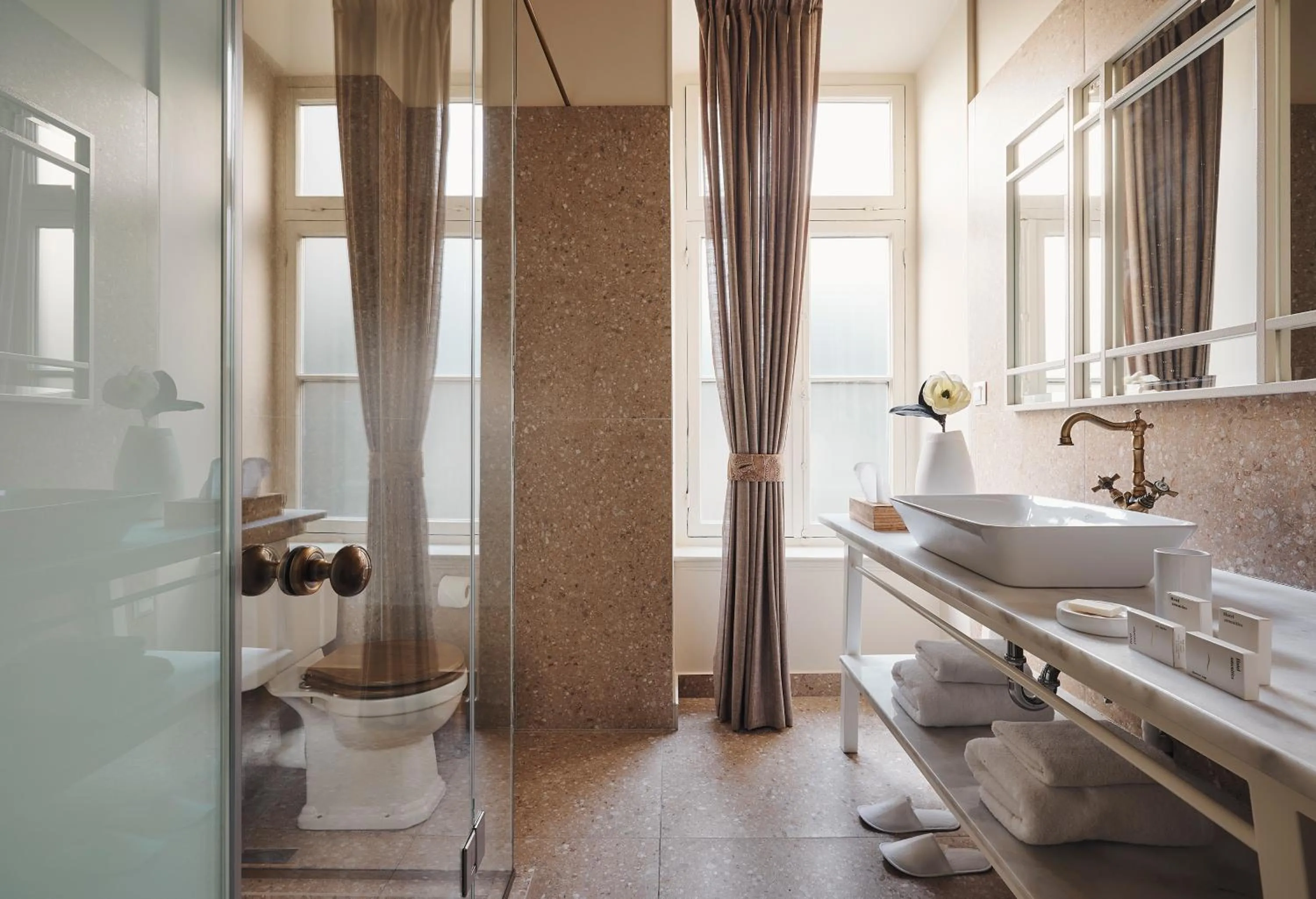 Shower in Bohemian Suites Athens