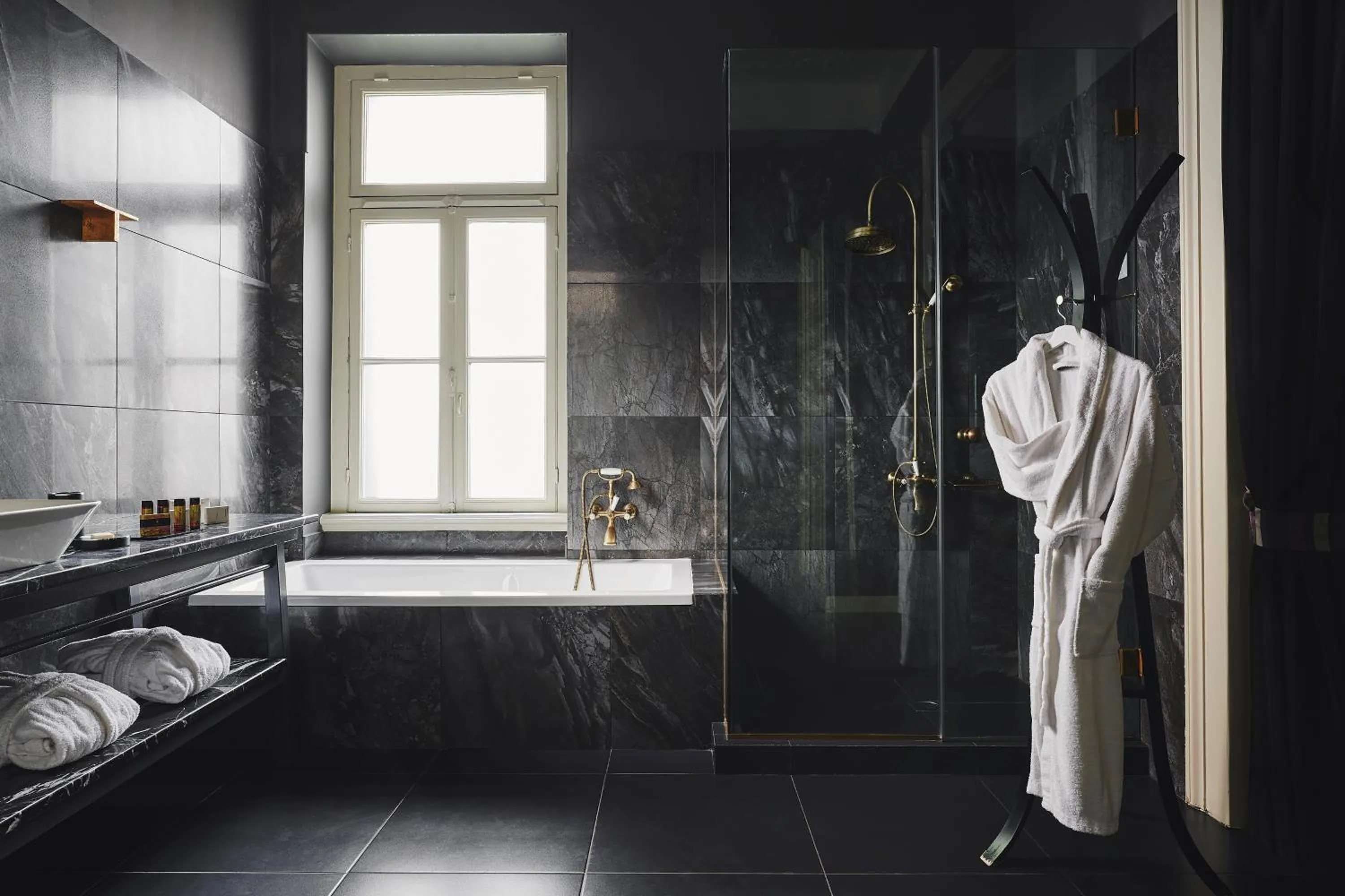 Shower in Bohemian Suites Athens