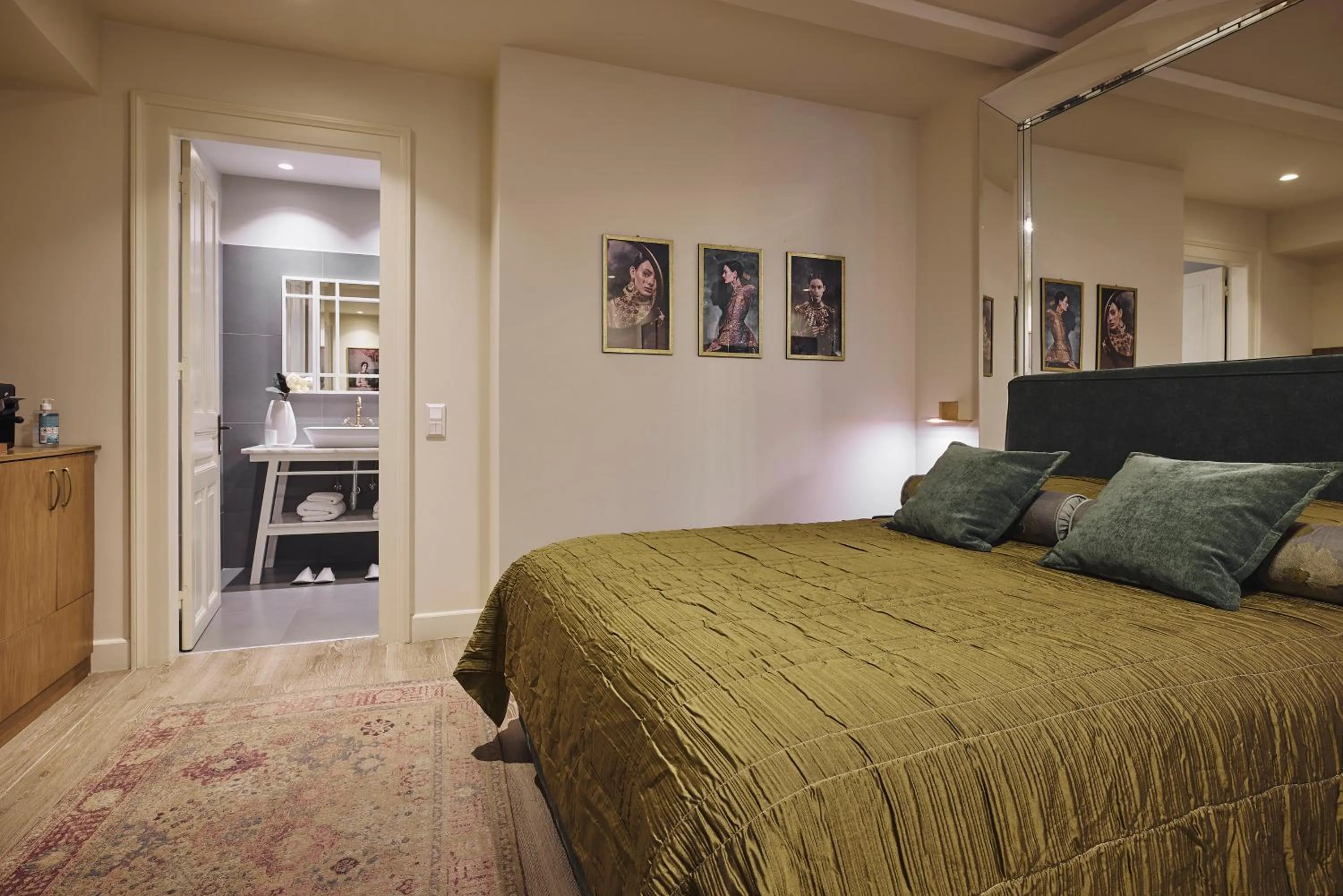 Bathroom, Bed in Bohemian Suites Athens