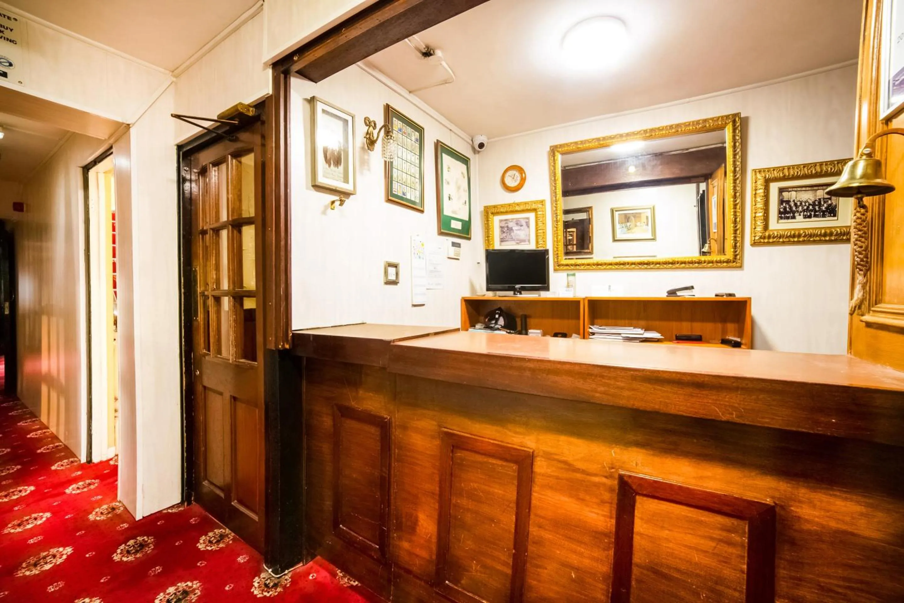 Lobby or reception in OYO The Royal Hotel