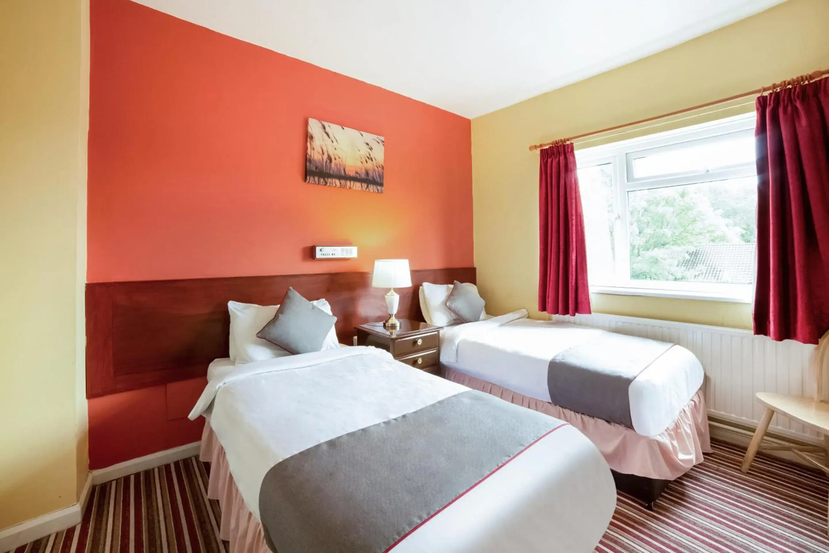 Standard Twin Room in OYO The Royal Hotel Standard Twin Room in OYO The Royal Hotel