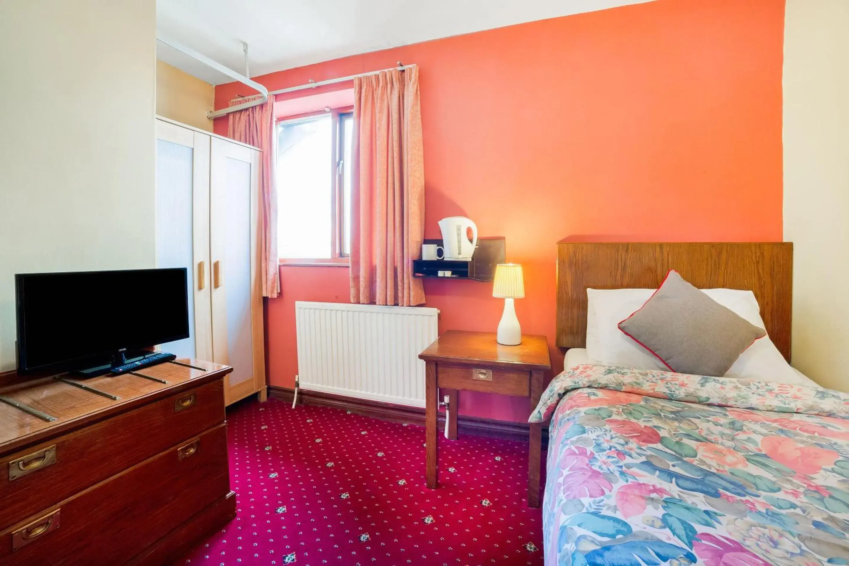 Standard Single Room with Shared Bathroom in OYO The Royal Hotel Standard Single Room with Shared Bathroom in OYO The Royal Hotel