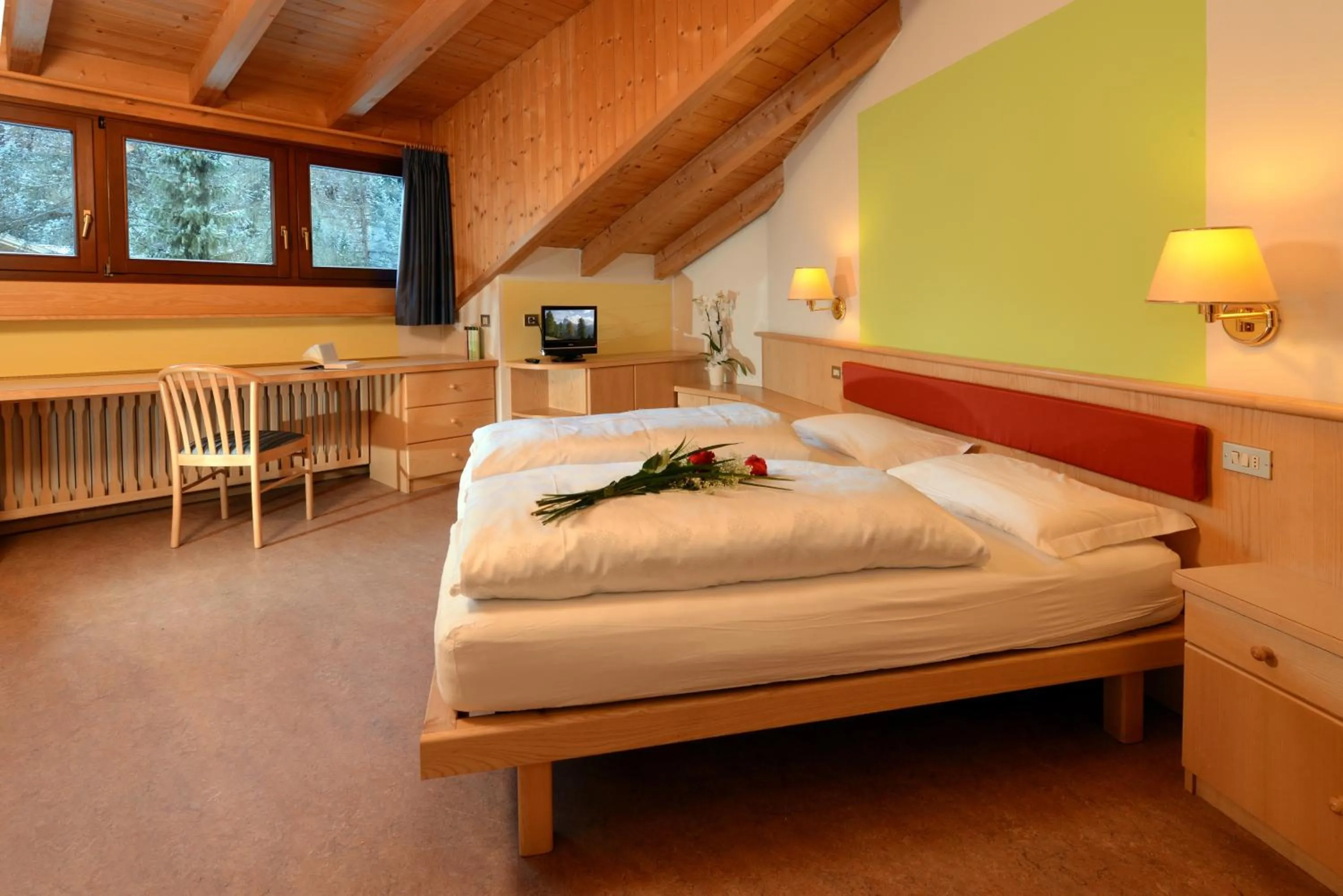 Photo of the whole room, Bed in Hotel Casa Alpina - Alpin Haus