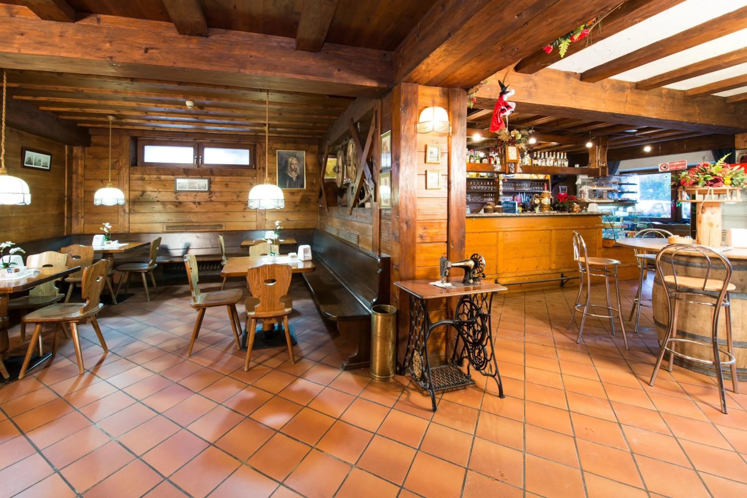 Lounge or bar in Hotel Casa Alpina - Alpin Haus