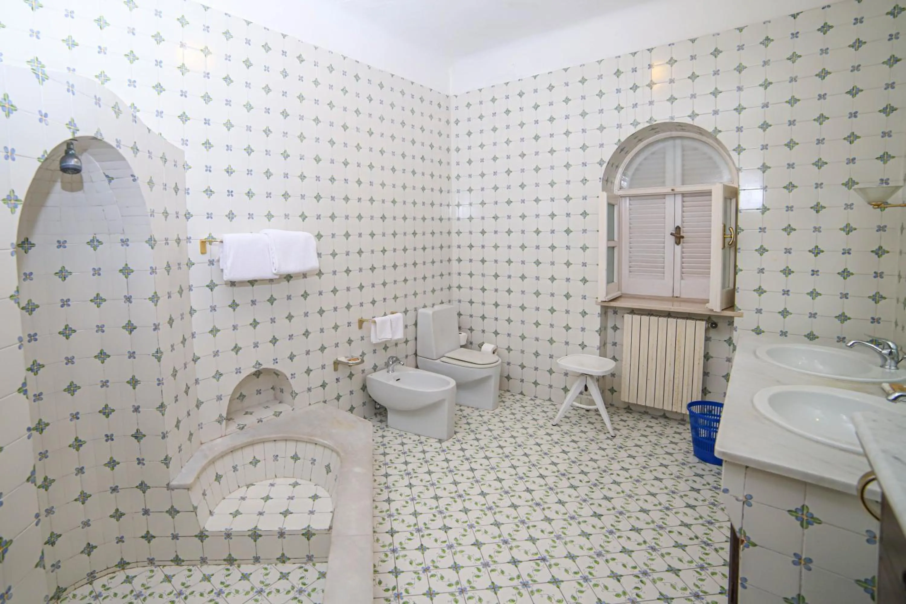 Bathroom in Sweetposeidon