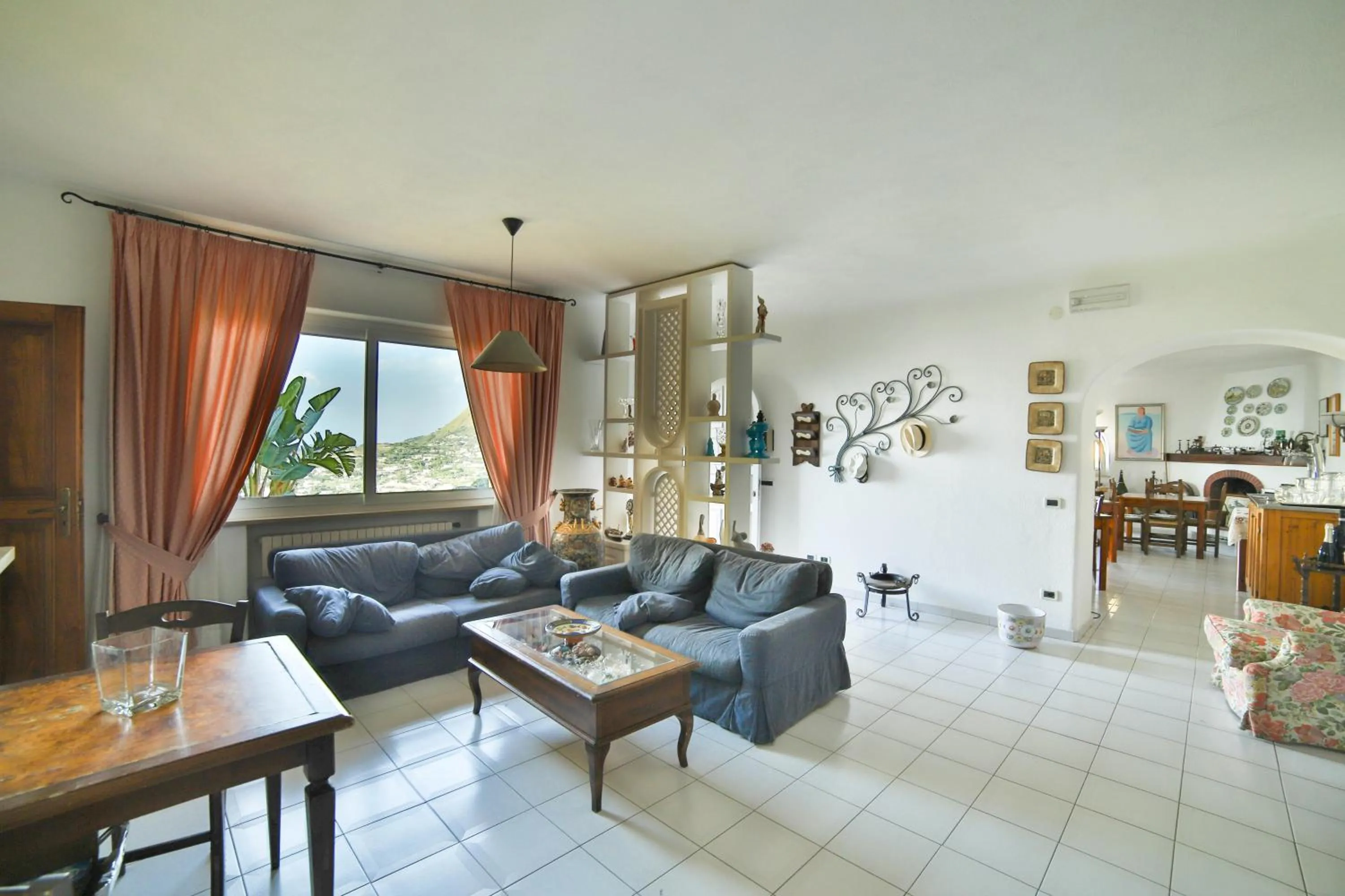 Communal lounge/ TV room in Sweetposeidon