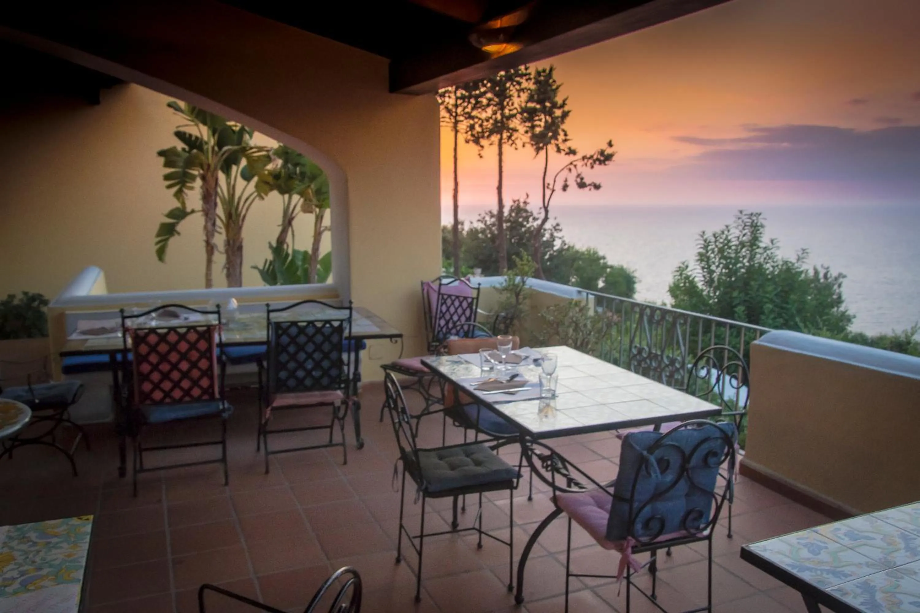 Restaurant/places to eat in Sweetposeidon