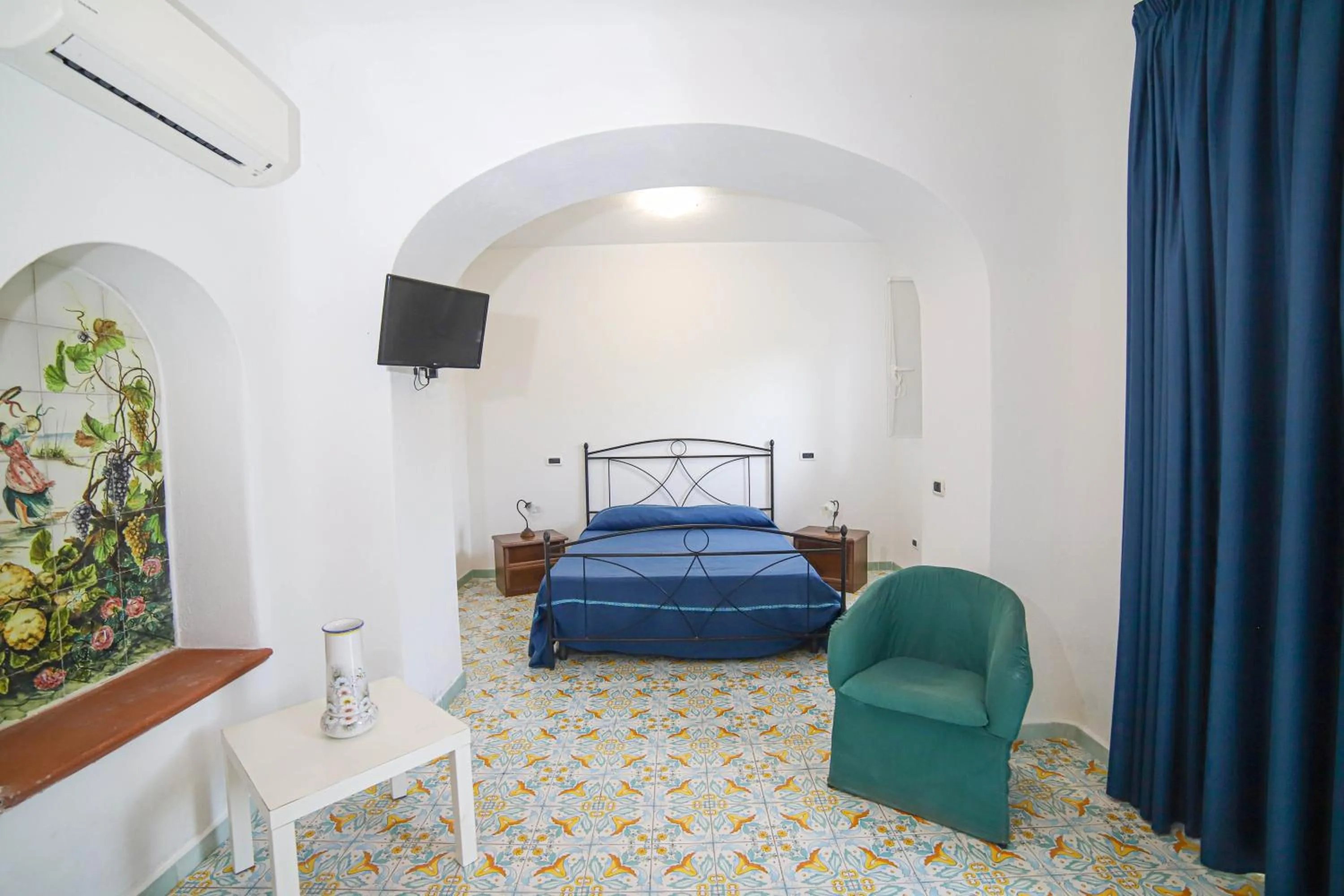 Bedroom, Bed in Sweetposeidon