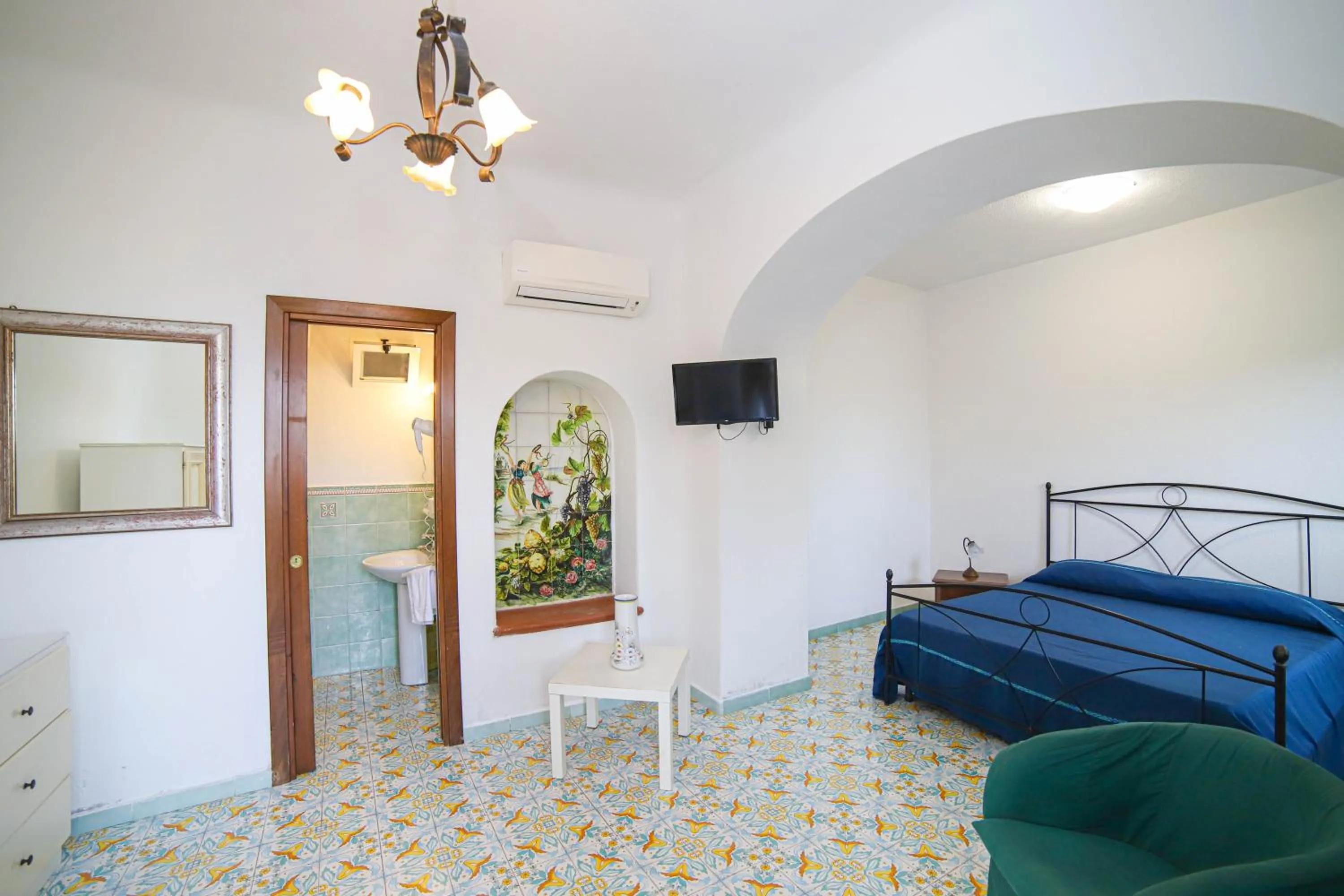 Bedroom, Bed in Sweetposeidon