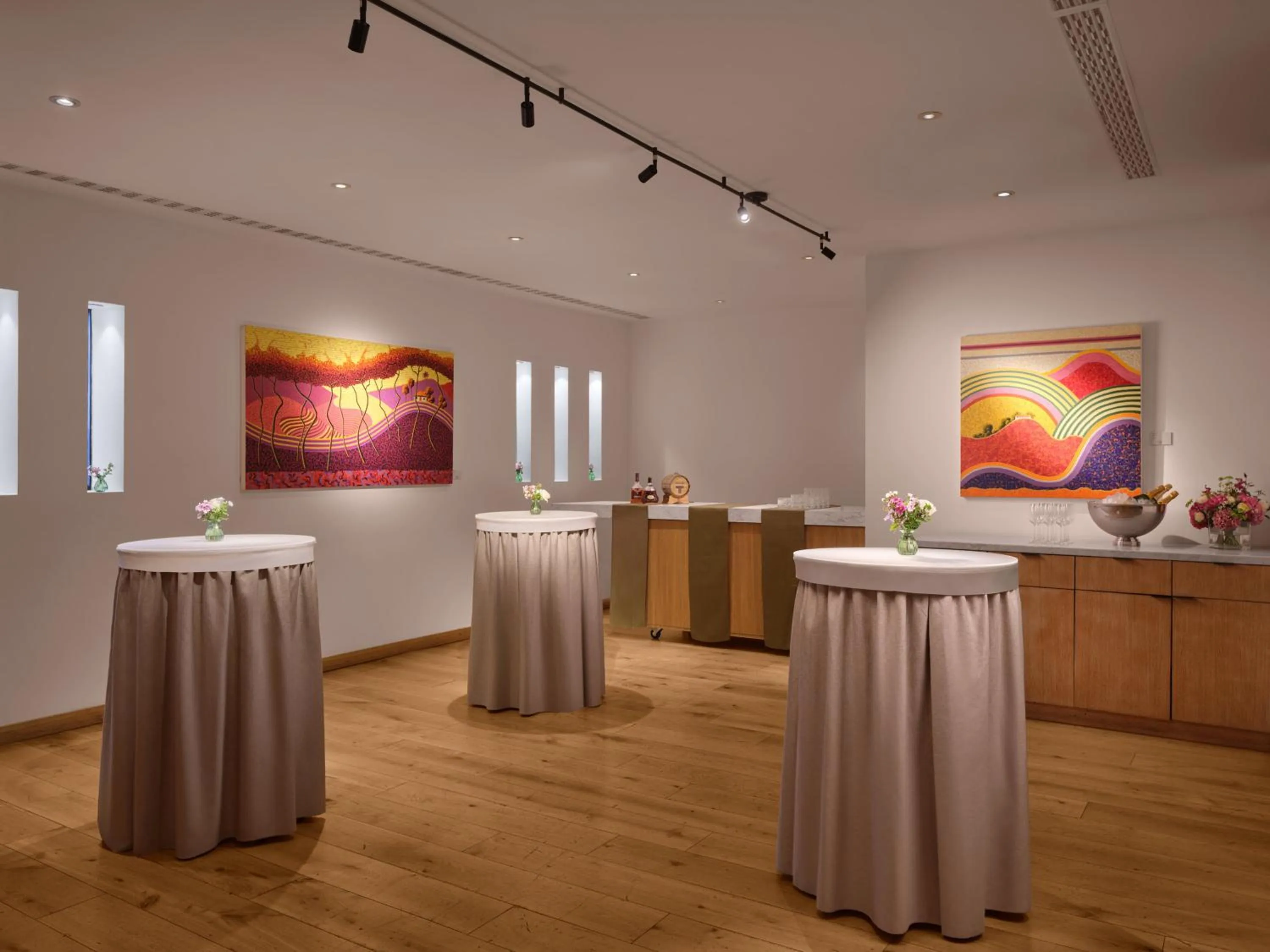 Restaurant/places to eat in InterContinental London Park Lane by IHG