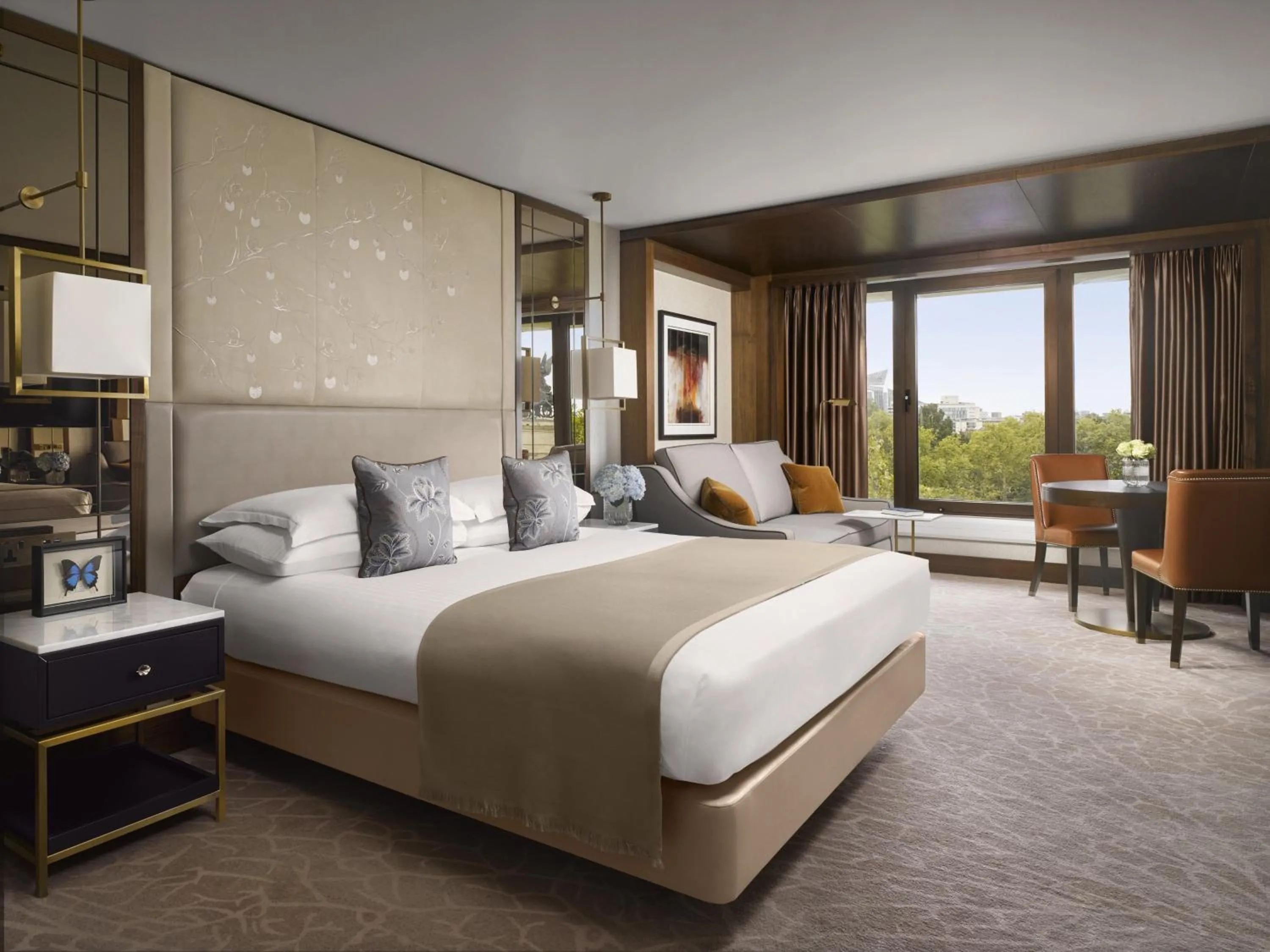 Photo of the whole room, Bed in InterContinental London Park Lane by IHG