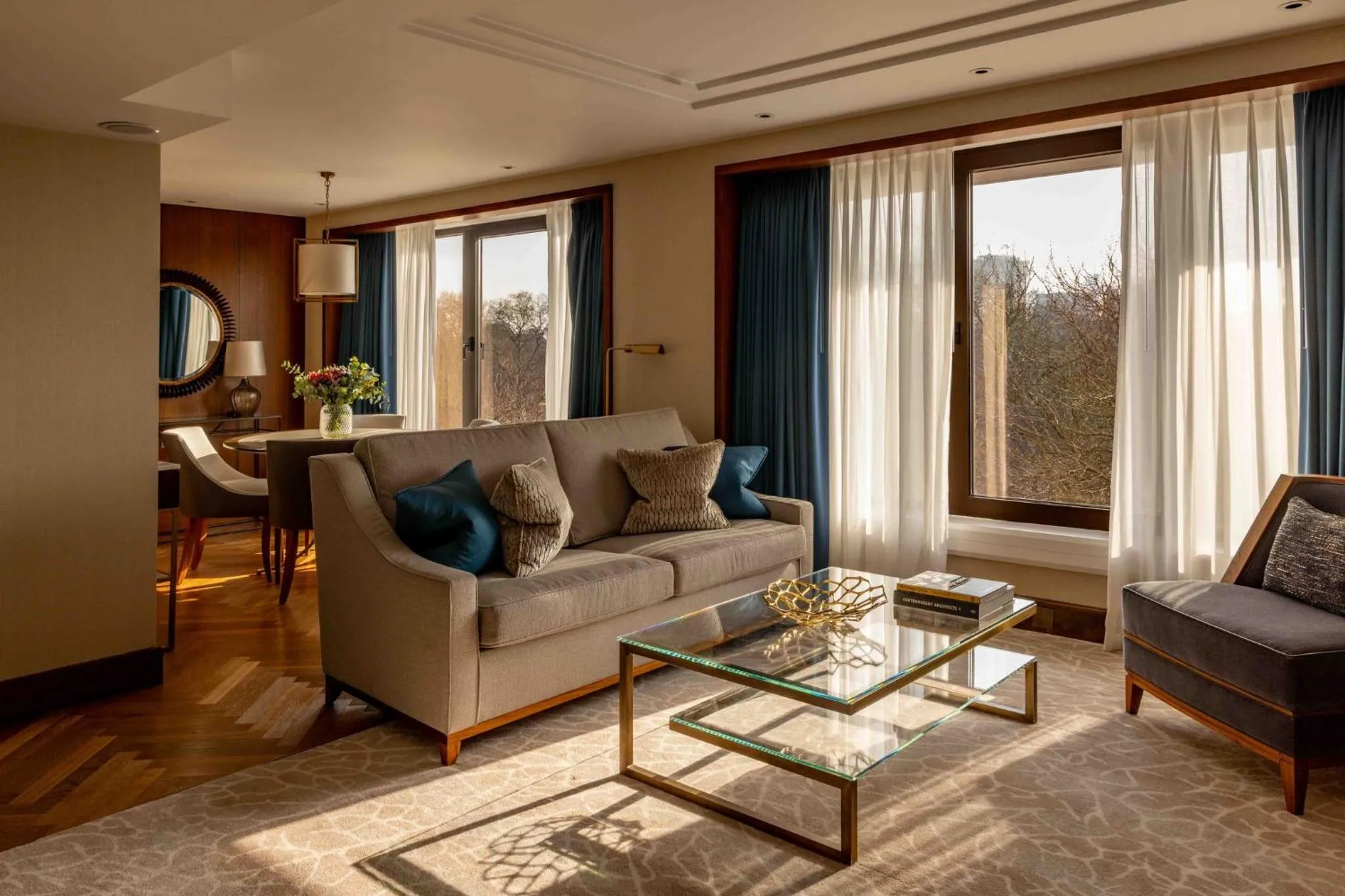 Photo of the whole room in InterContinental London Park Lane by IHG