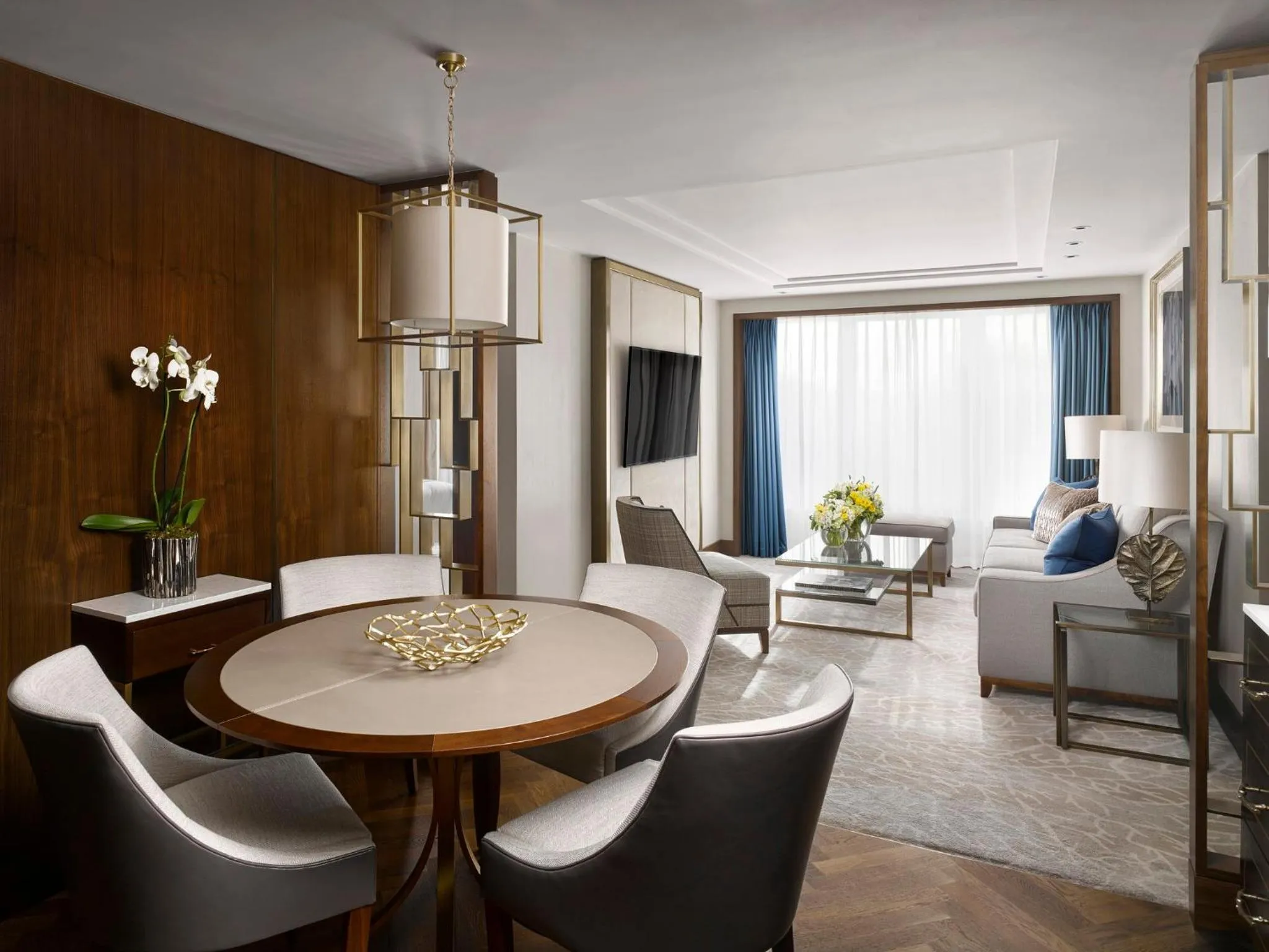 Photo of the whole room in InterContinental London Park Lane by IHG