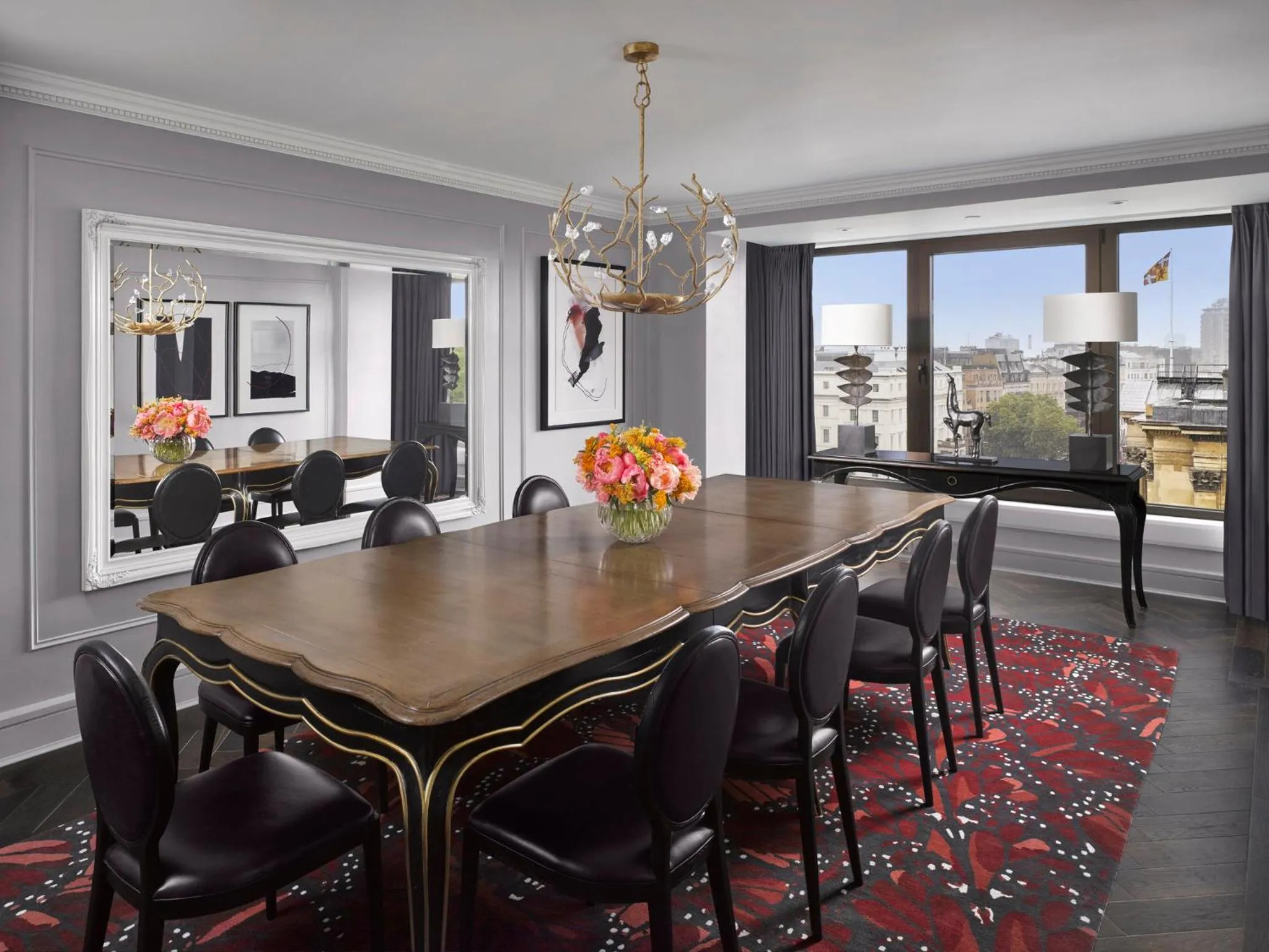 Photo of the whole room in InterContinental London Park Lane by IHG